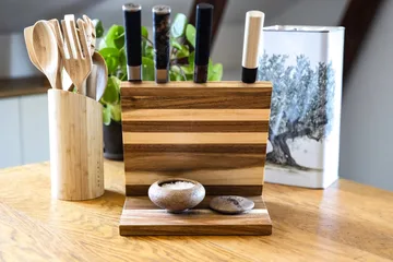 Satake knivstativ - Akasie, 19x25x24 cm - Satake