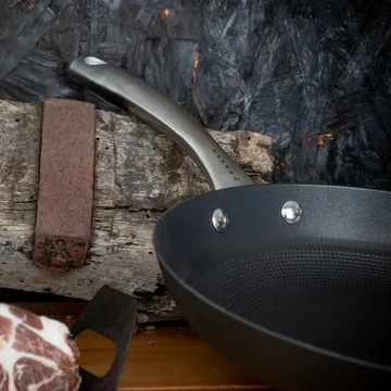 Satake stekepanne i lettvektsstøpejern non stick - 26 cm - Satake