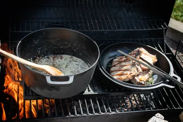 Støpejernsgryte med stekelokk - Ø26 cm - Satake