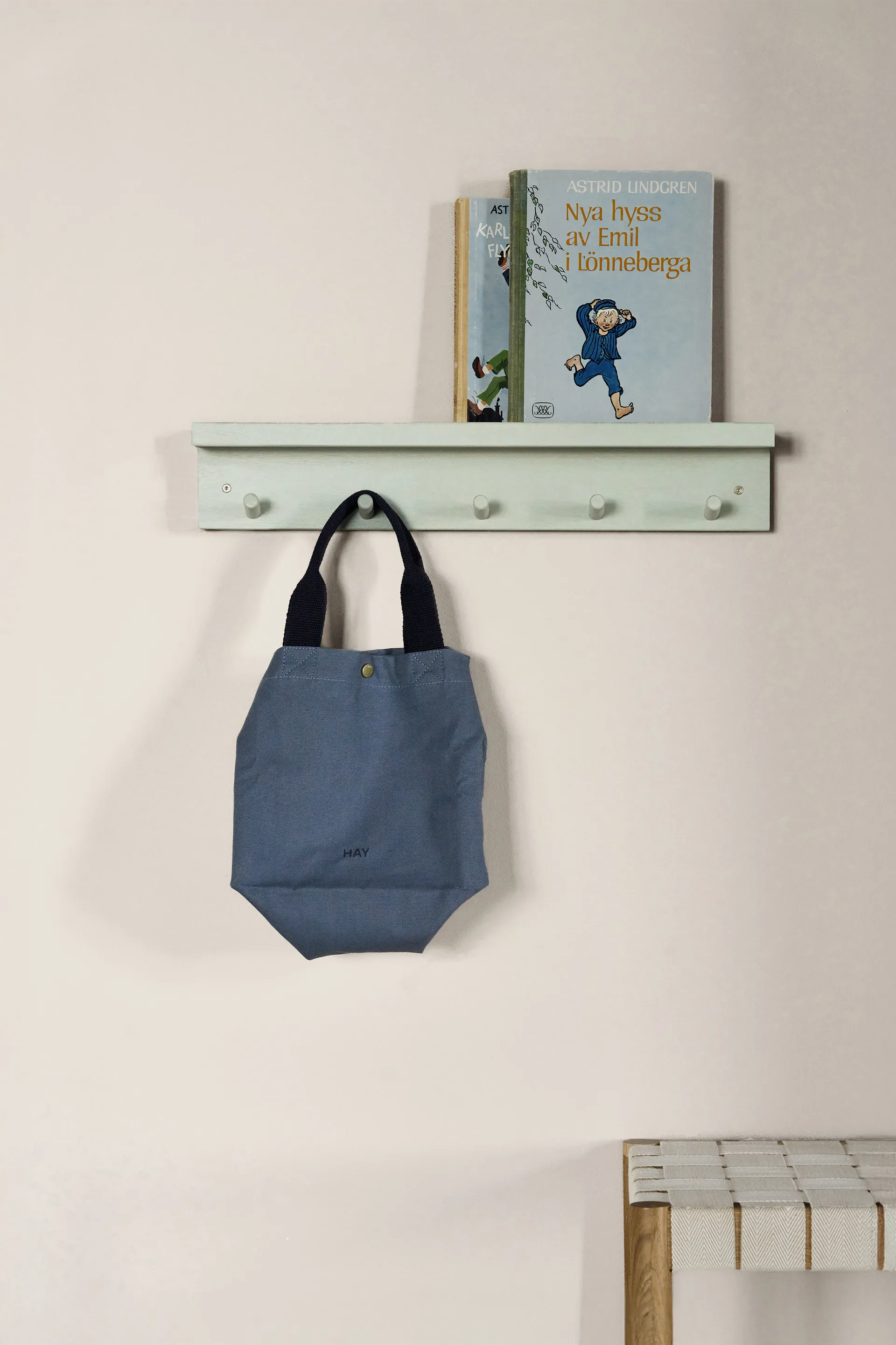 Alley knaggerekke med hylle, Green Scandi Living