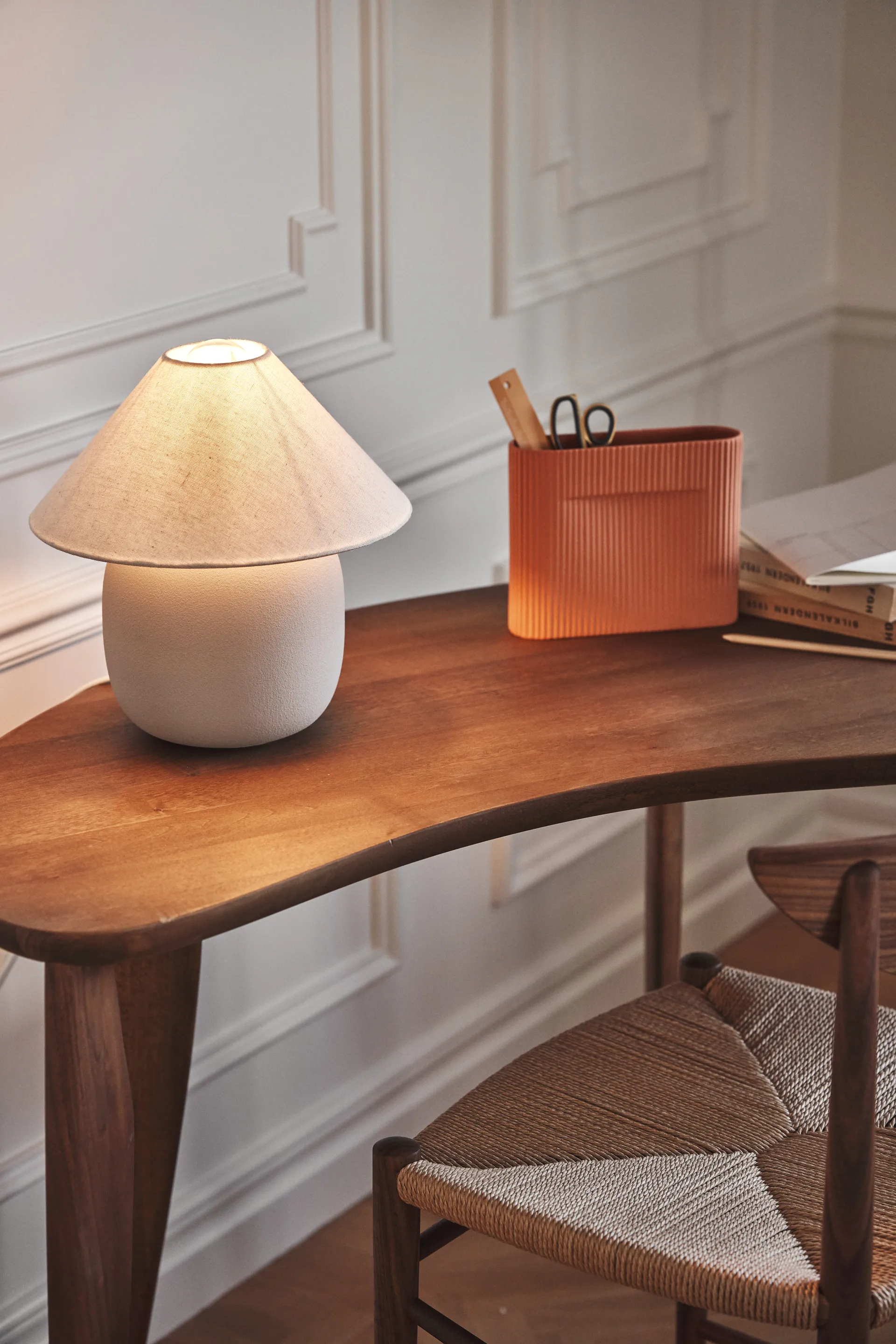 Boulder bordlampe 29 cm beige-white Scandi Living