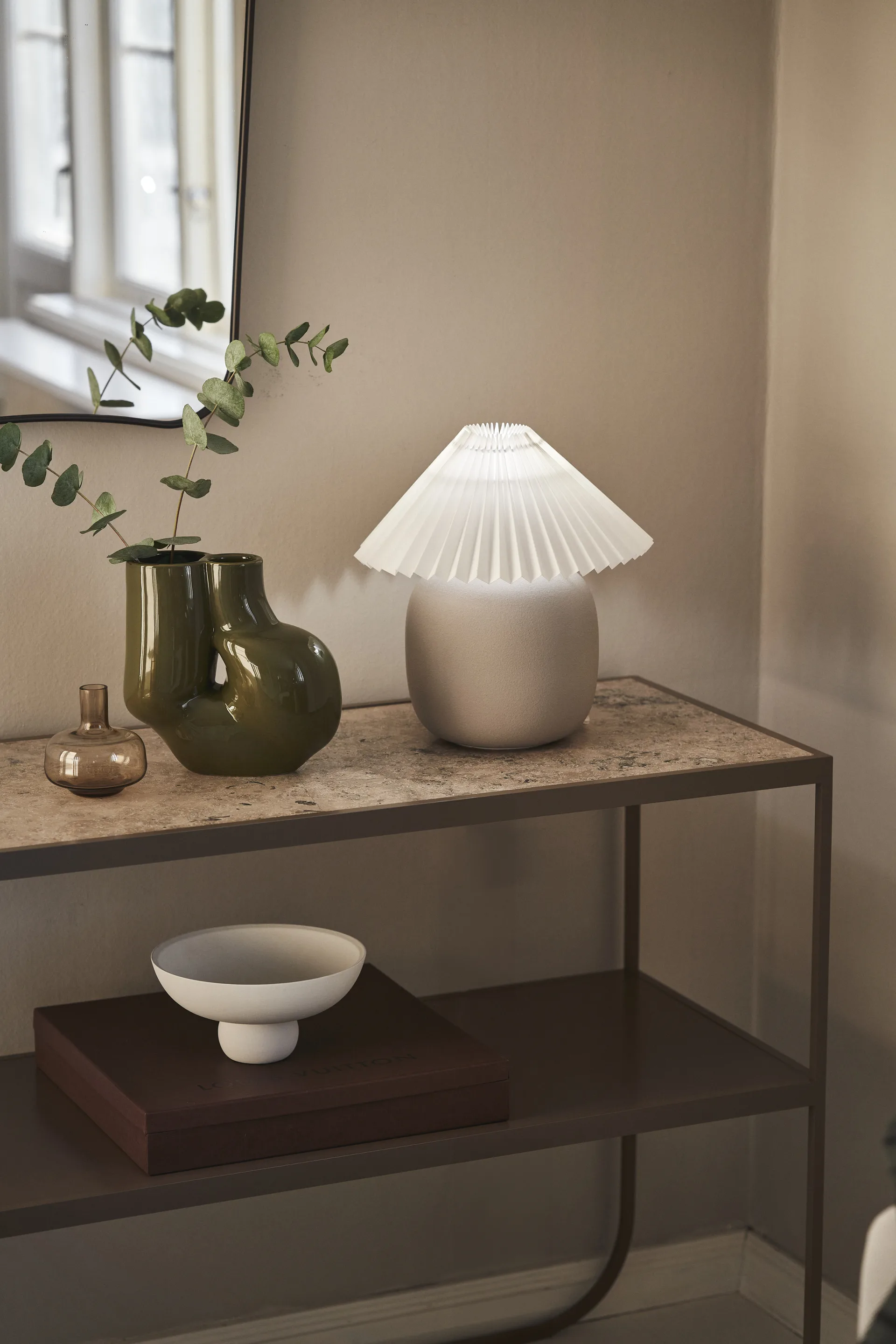 Boulder bordlampe 29 cm grey-pleated white,  Scandi Living