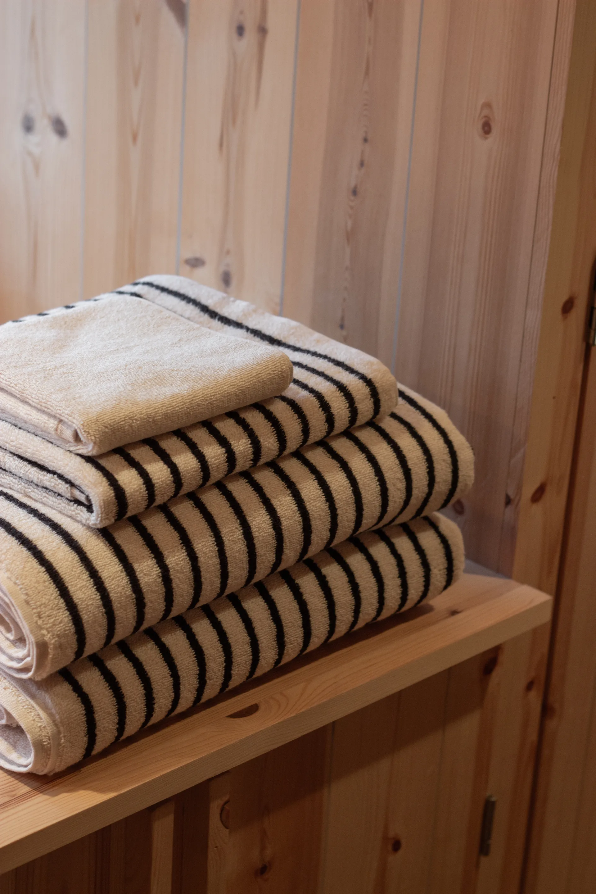 Drift badehåndkle 100x150 cm 2-pakning - Hvit-svart Scandi Living