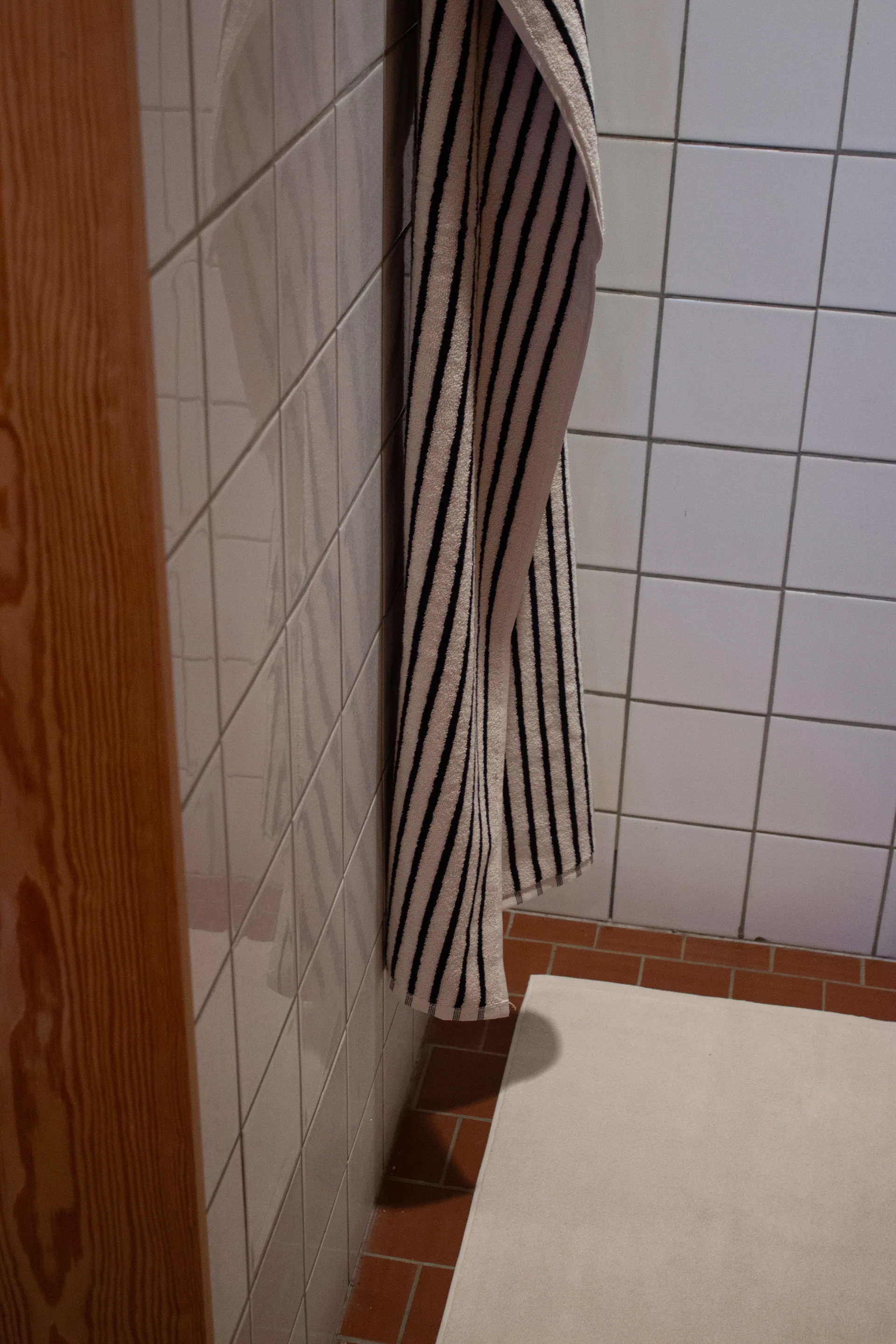 Drift badehåndkle 100x150 cm, Hvit-svart Scandi Living