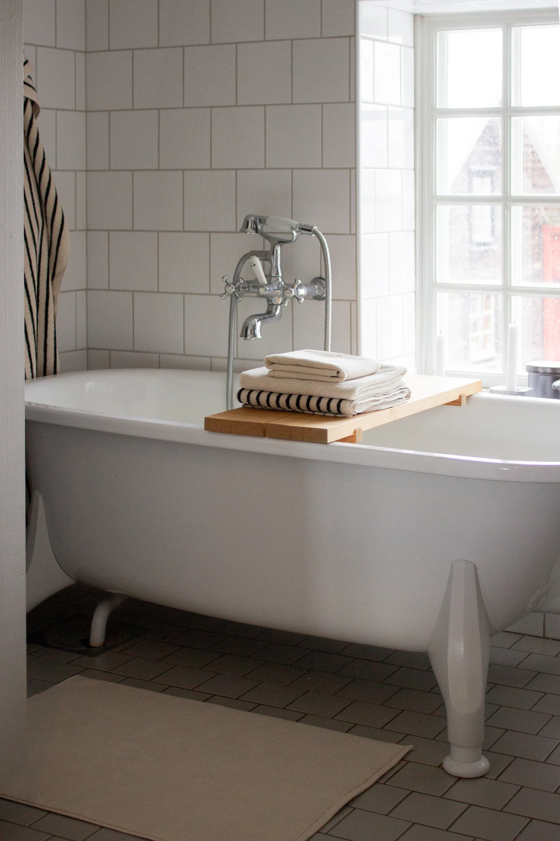 Drift badehåndkle 100x150 cm, Hvit-svart Scandi Living
