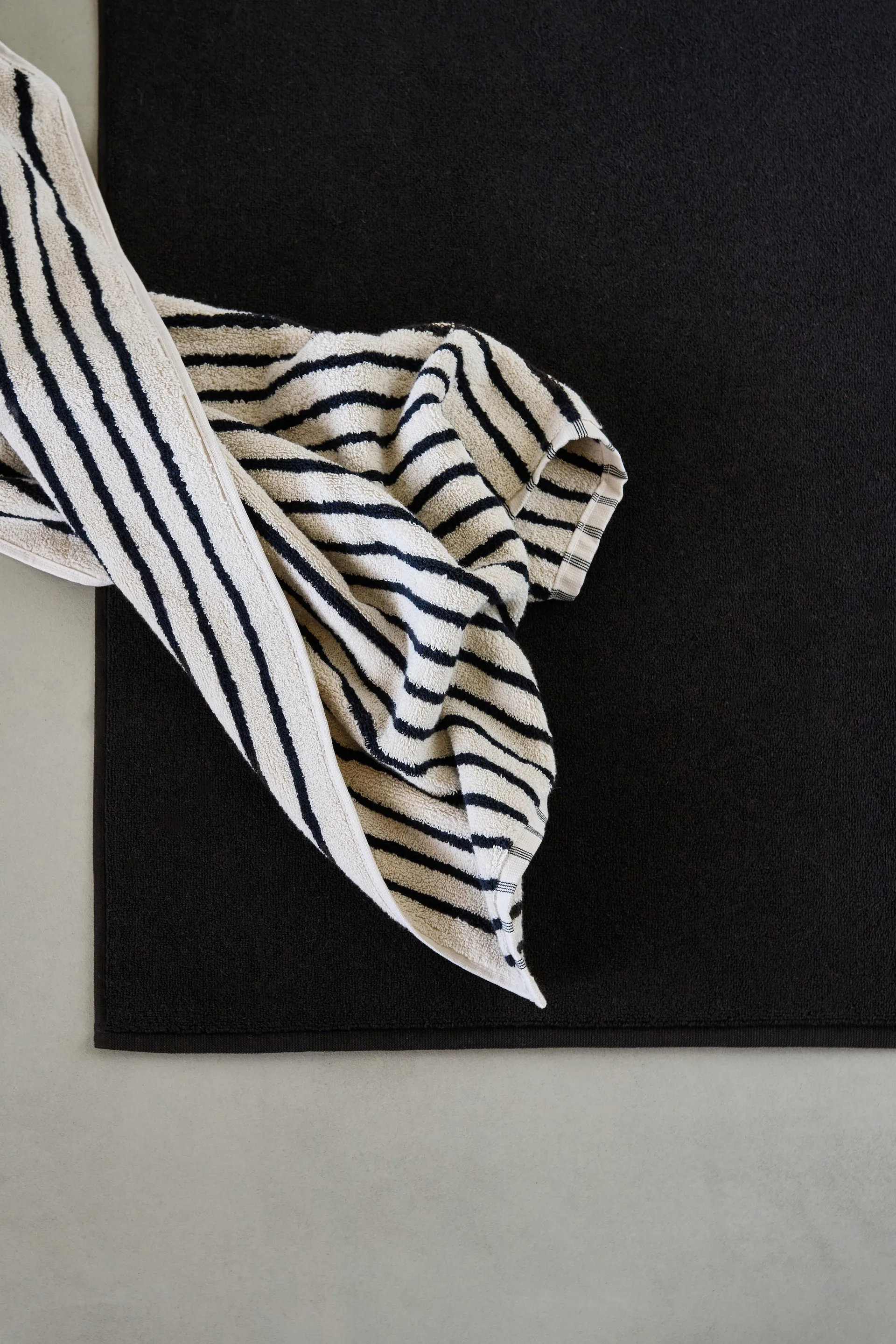 Drift baderomsmatte 50x70 cm, Svart Scandi Living