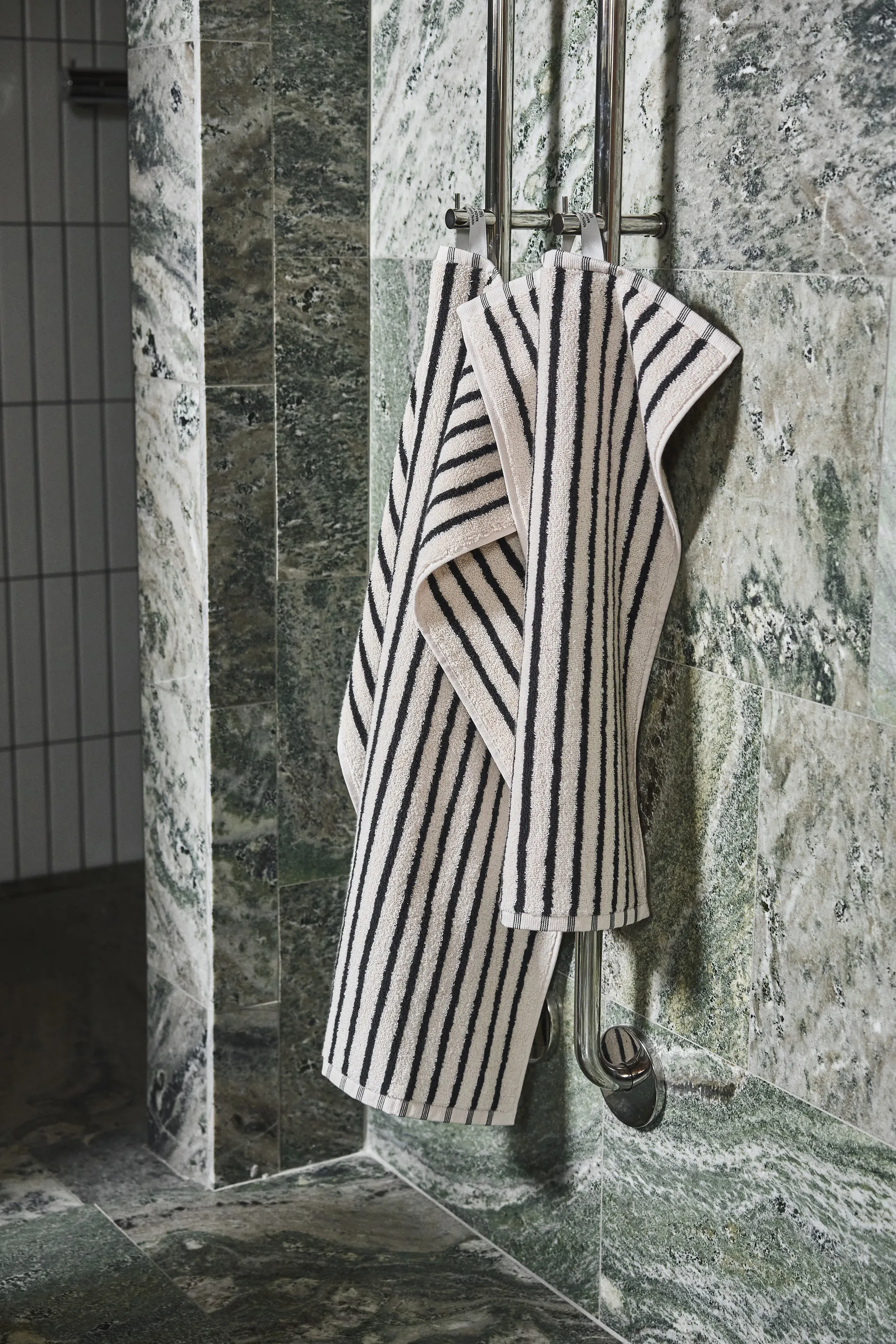 Drift håndkle 50x70 cm, Hvit-svart Scandi Living