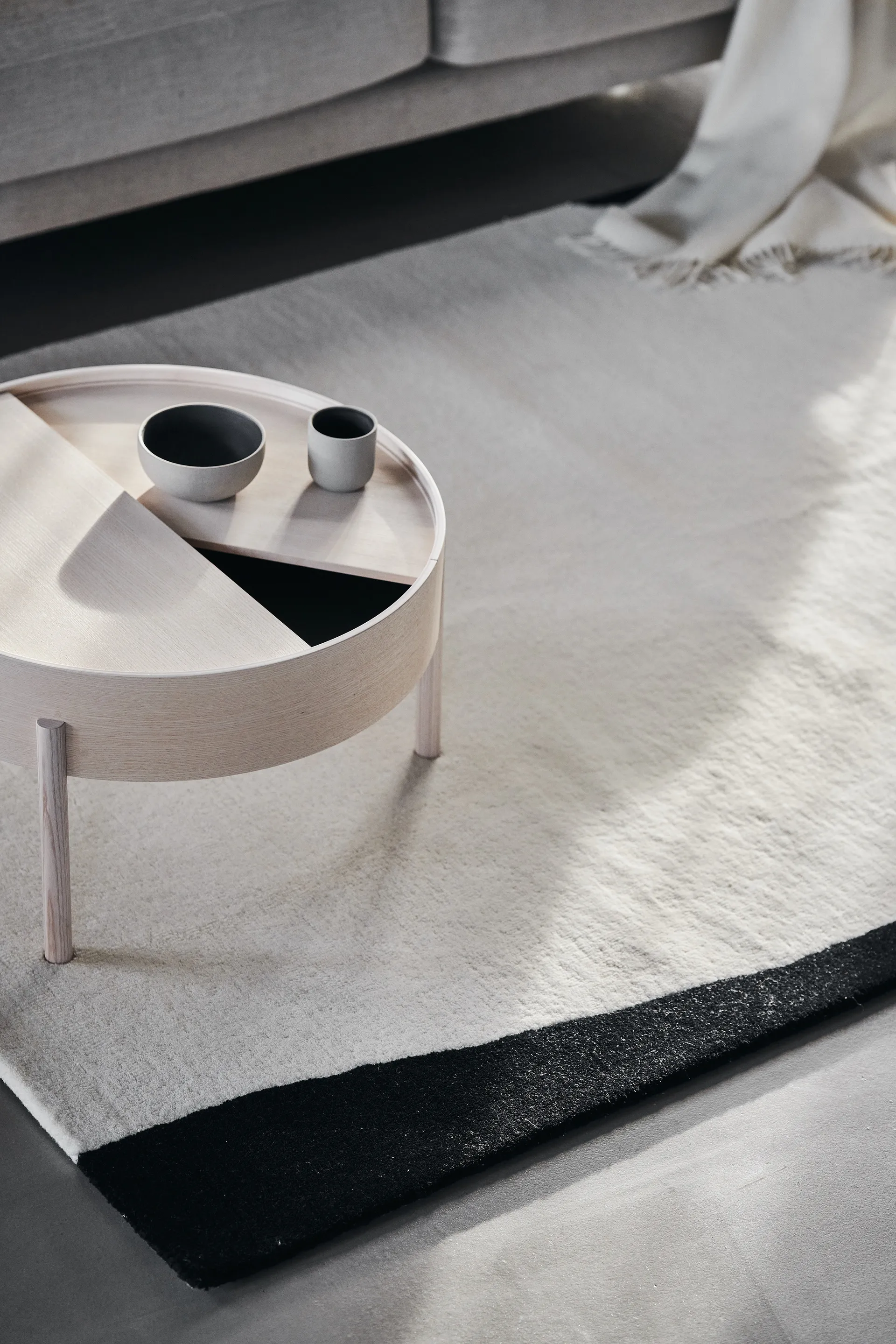 Flow ullteppe hvit-svart, 170x240 cm Scandi Living