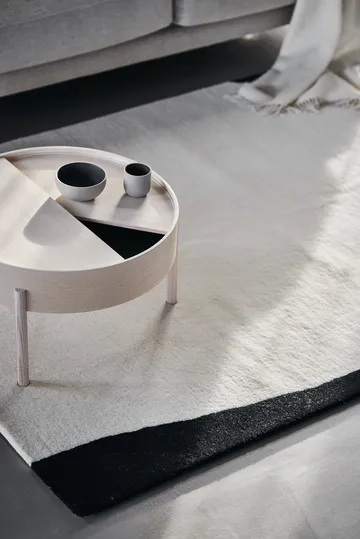 Flow ullteppe hvit-svart - 170x240 cm - Scandi Living