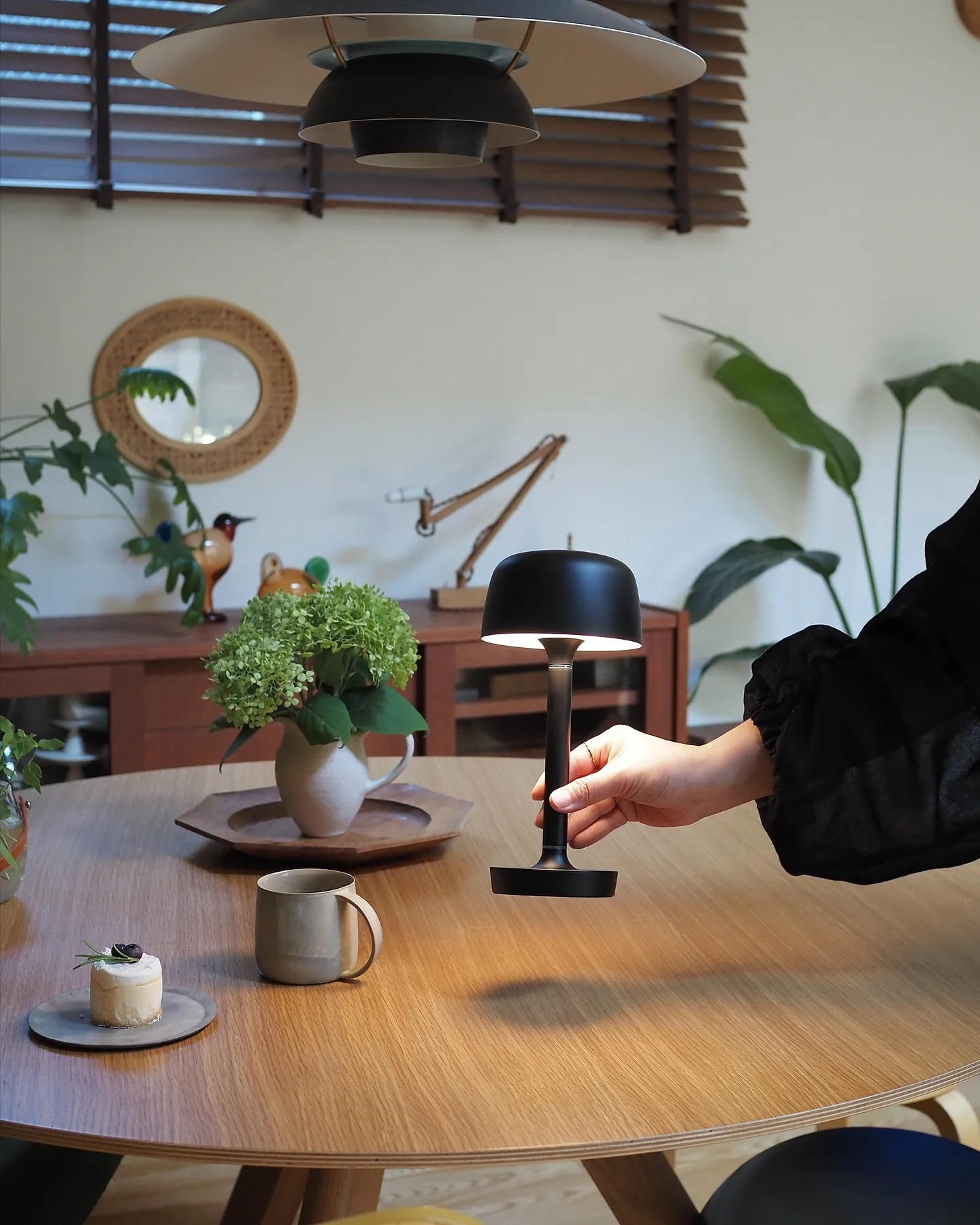 Halo bærbar bordlampe 25,5 cm, Black Scandi Living