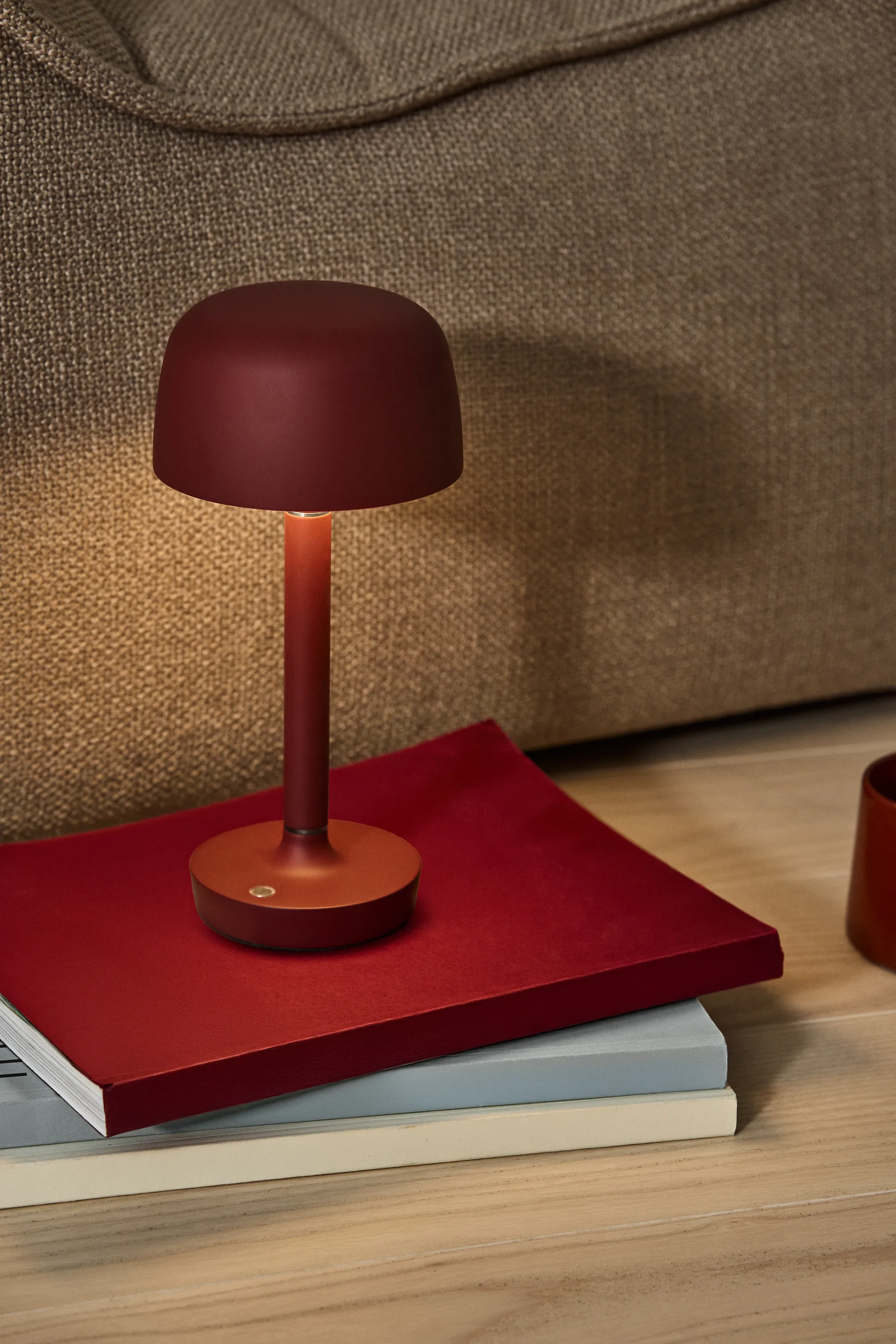 Halo bærbar bordlampe 25,5 cm, Burgundy Scandi Living