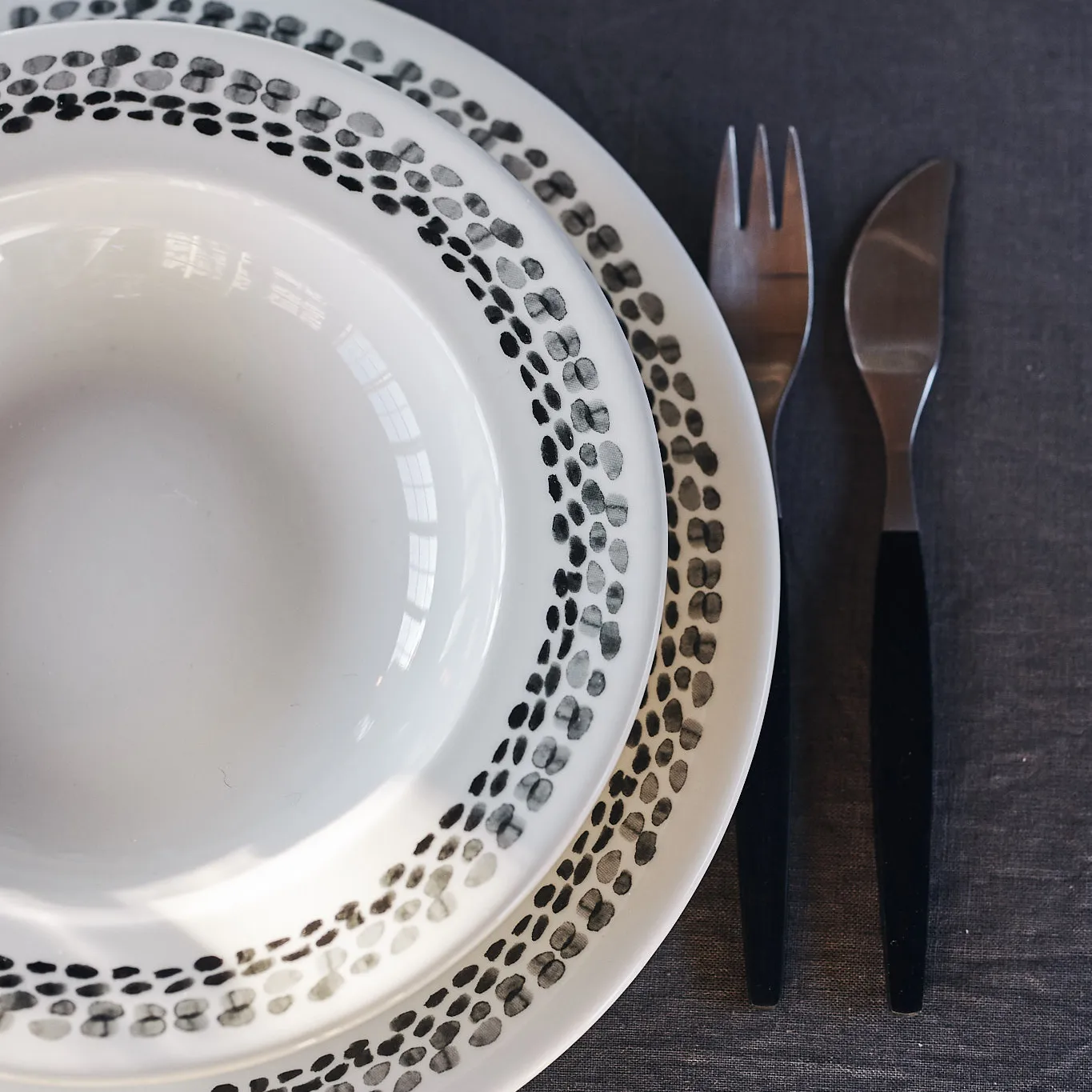 Klappersten tallerken 28 cm 4-stk., svart-hvit Scandi Living