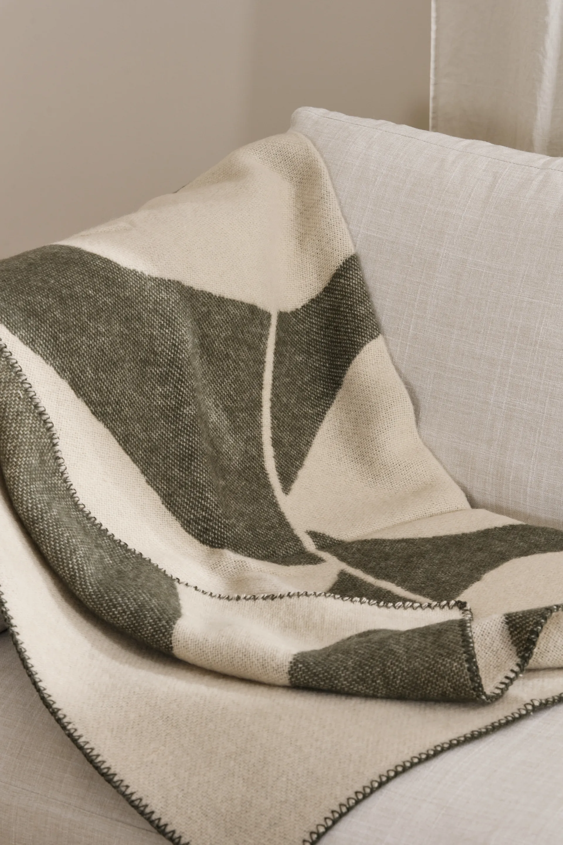 Leaf ullpledd 130x180 cm, Khaki grønn Scandi Living