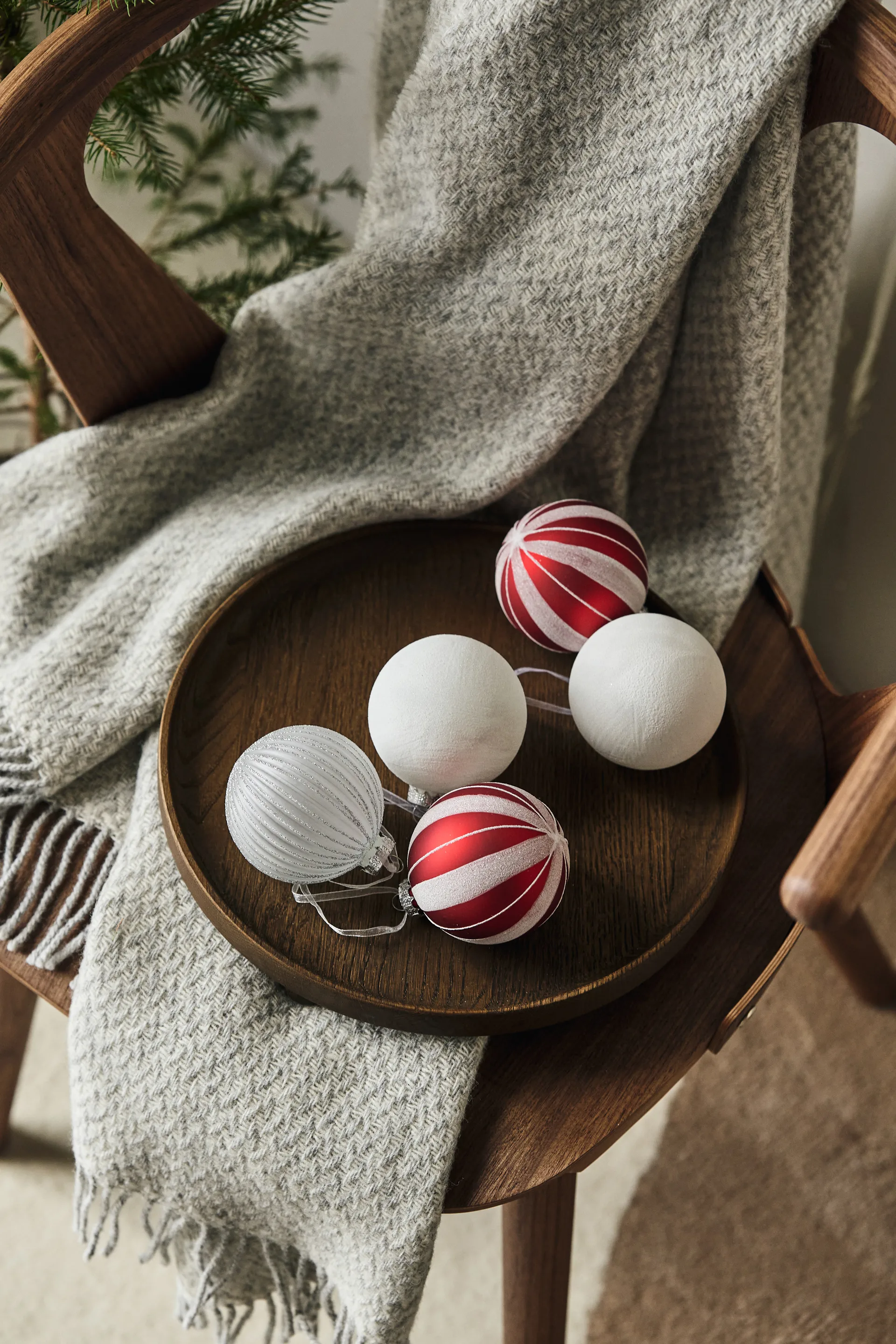 Tradition juletrekule 6-pakning, Red/White Scandi Living