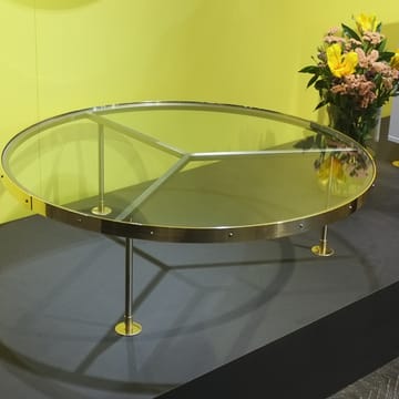 Sofabord 14 - glass, lakkert stålstativ, messingplate - Scherlin