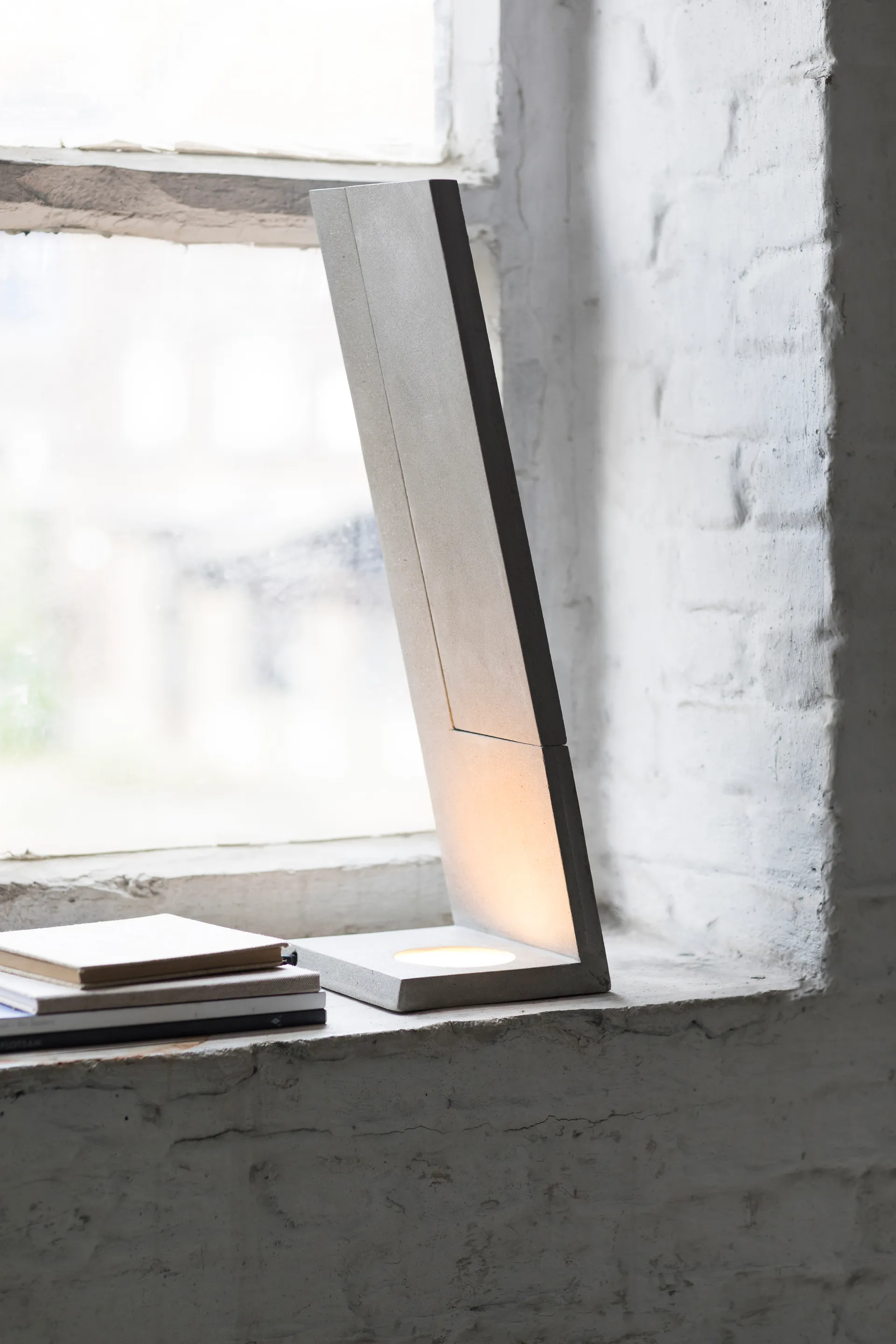 Ixelles Concrete bordlampe 50,5 cm, Grey Serax