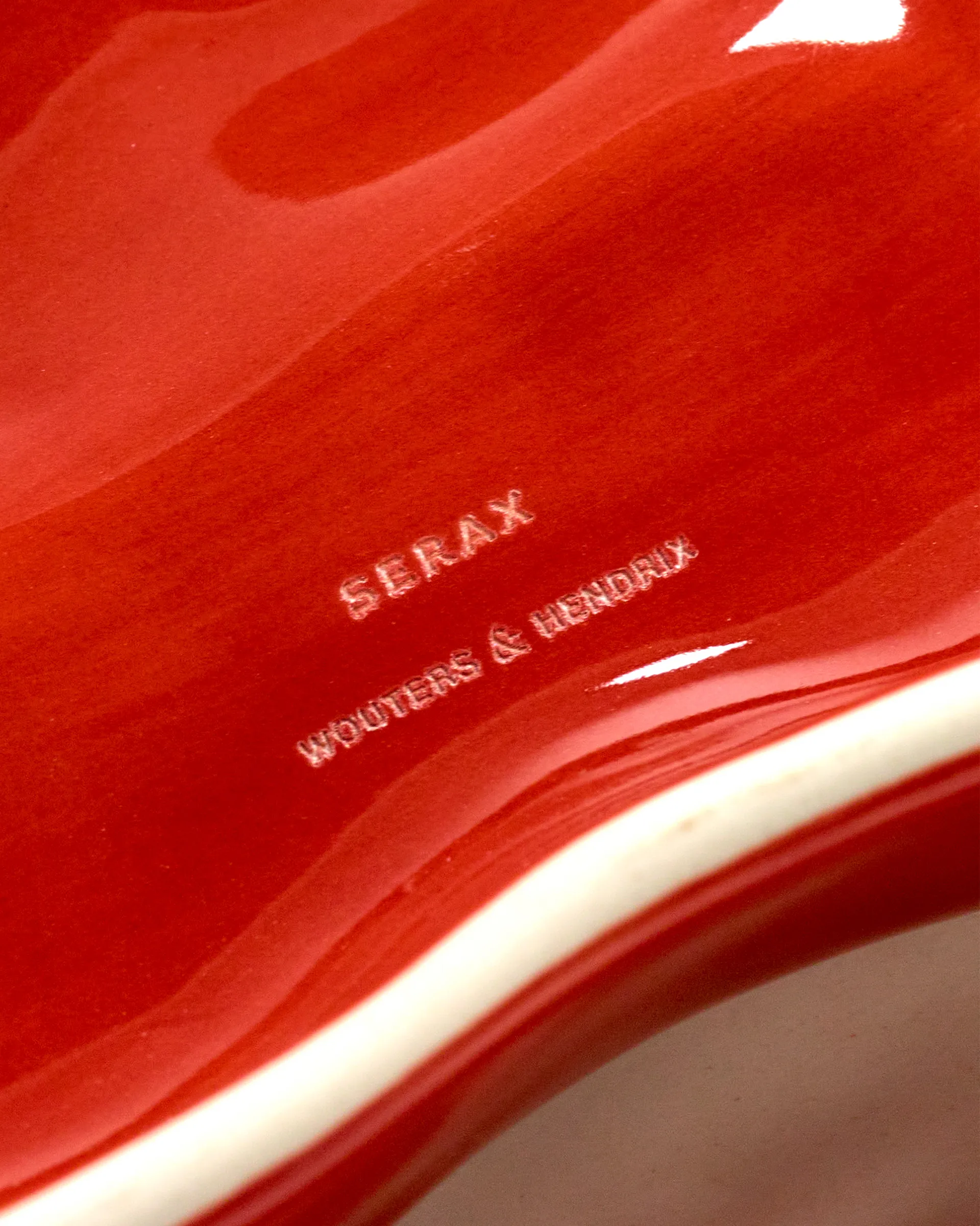 Les Objets Mouleversants brett S, Red Serax