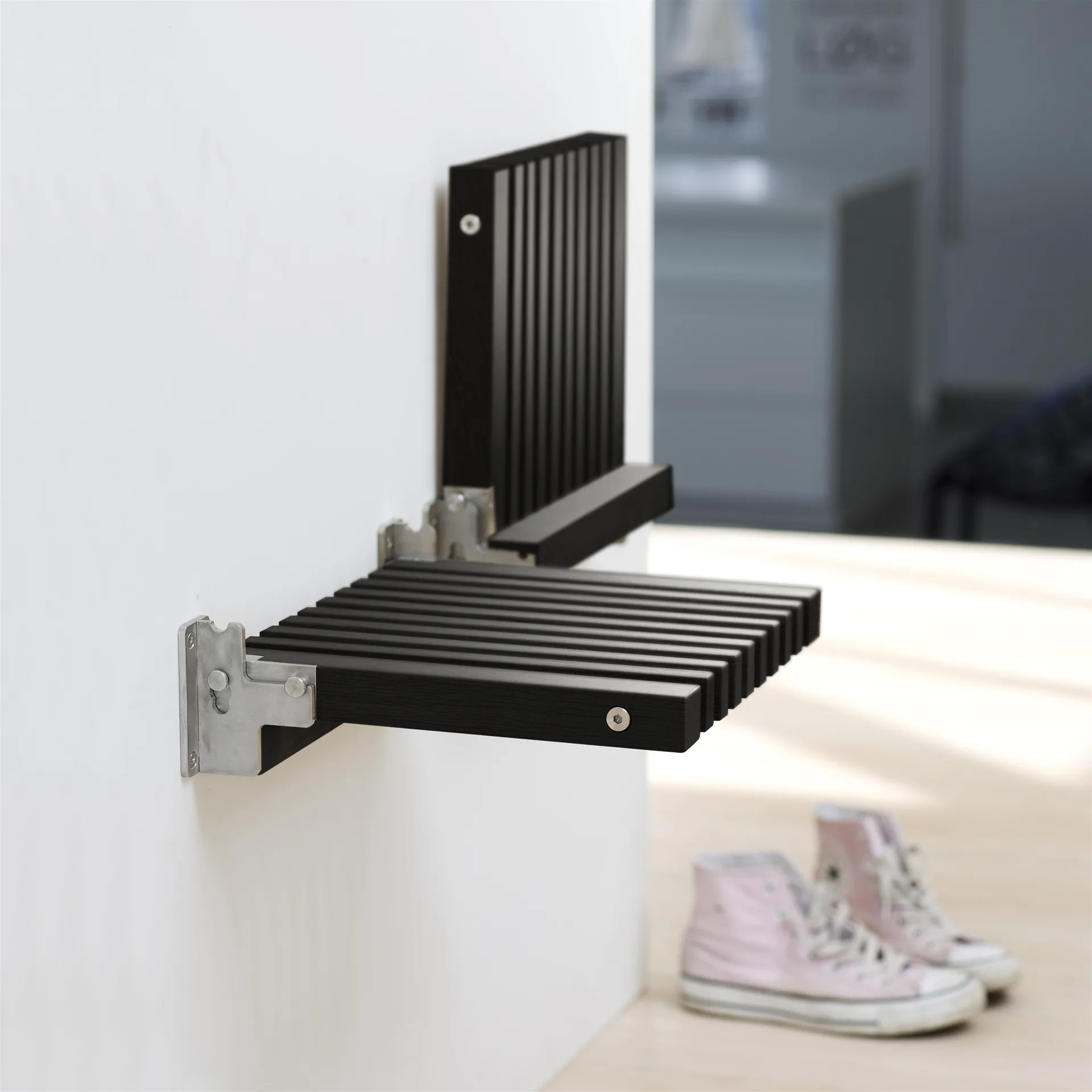 Cutter veggstol, svartlakkert eik Skagerak