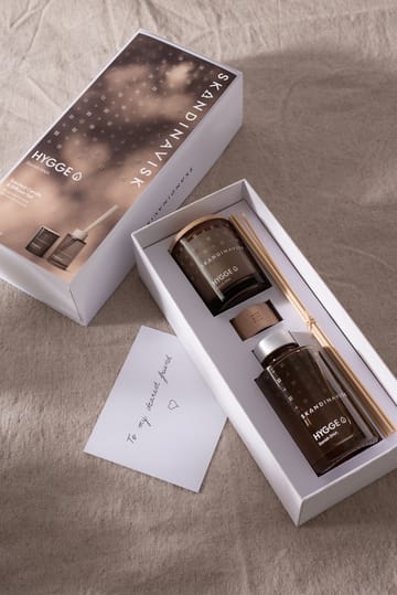 HYGGE duftlys & duftpinner - 65 g + 100 ml - Skandinavisk