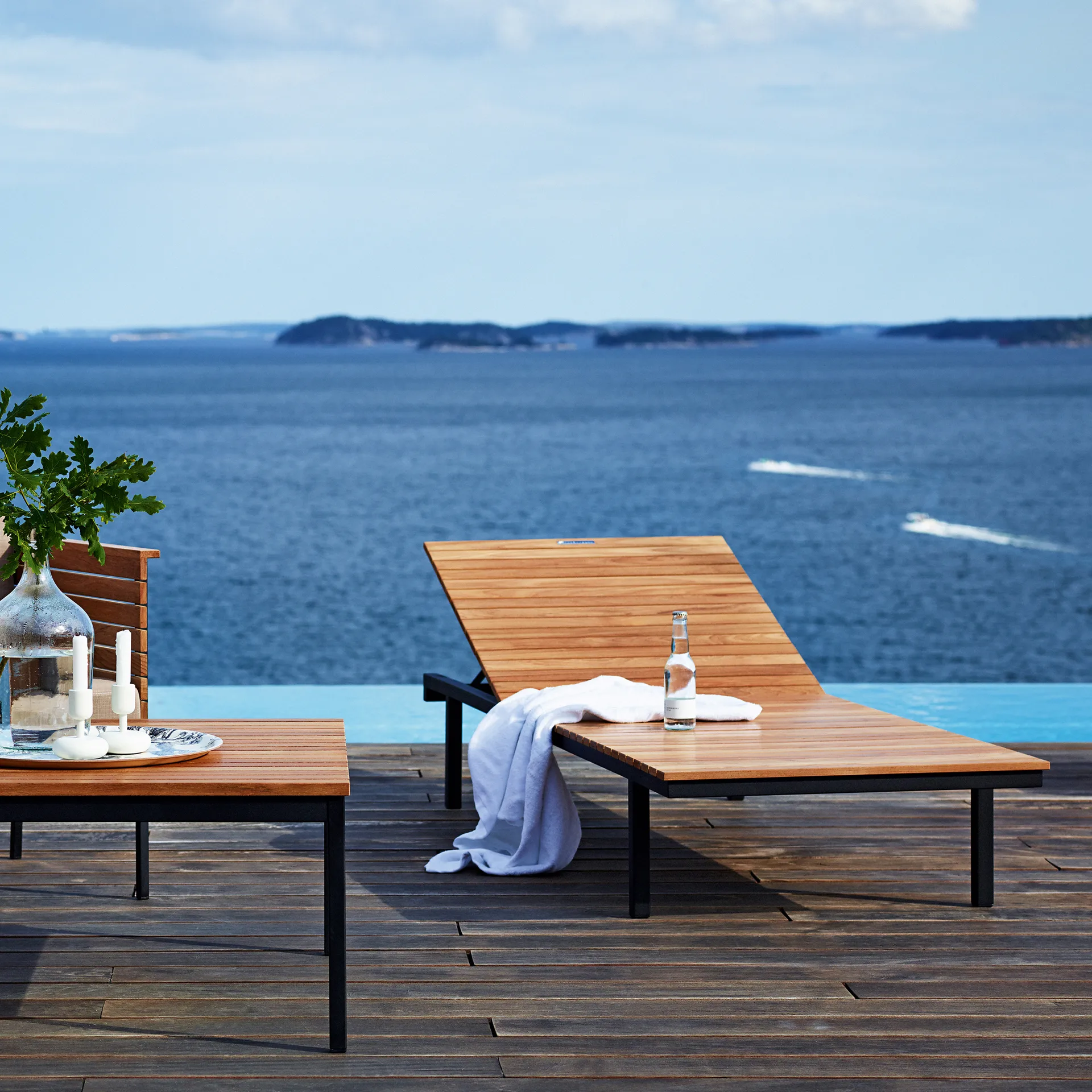 Häringe sofabord, Teak, large, svart stålstativ Skargaarden