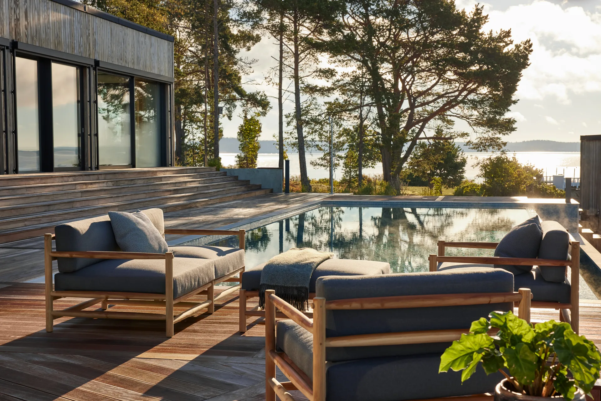 Saltholm loungestol teak - gråbrun pute,  Skargaarden