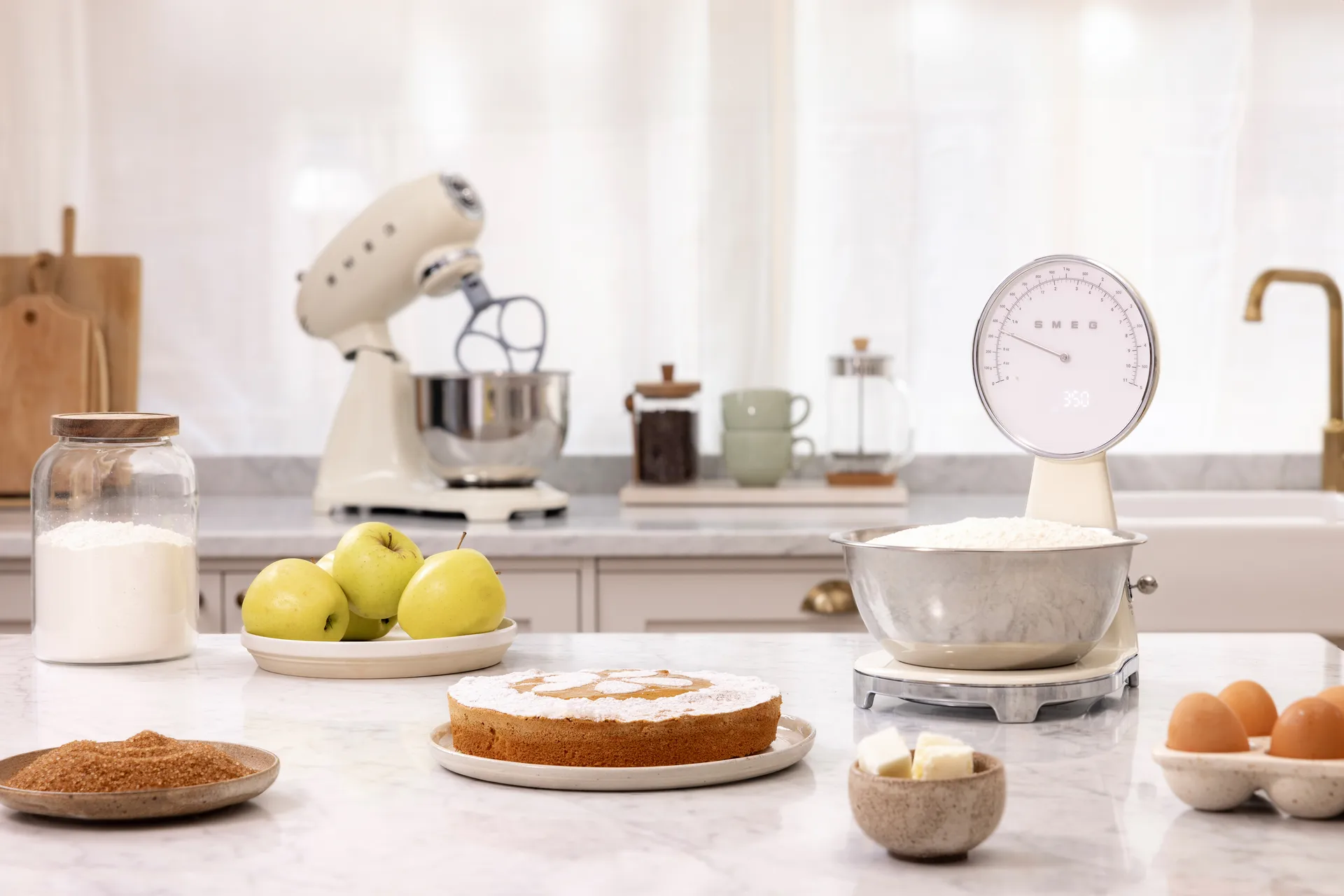 Smeg 50's Style analog kjøkkenvekt, Creme Smeg