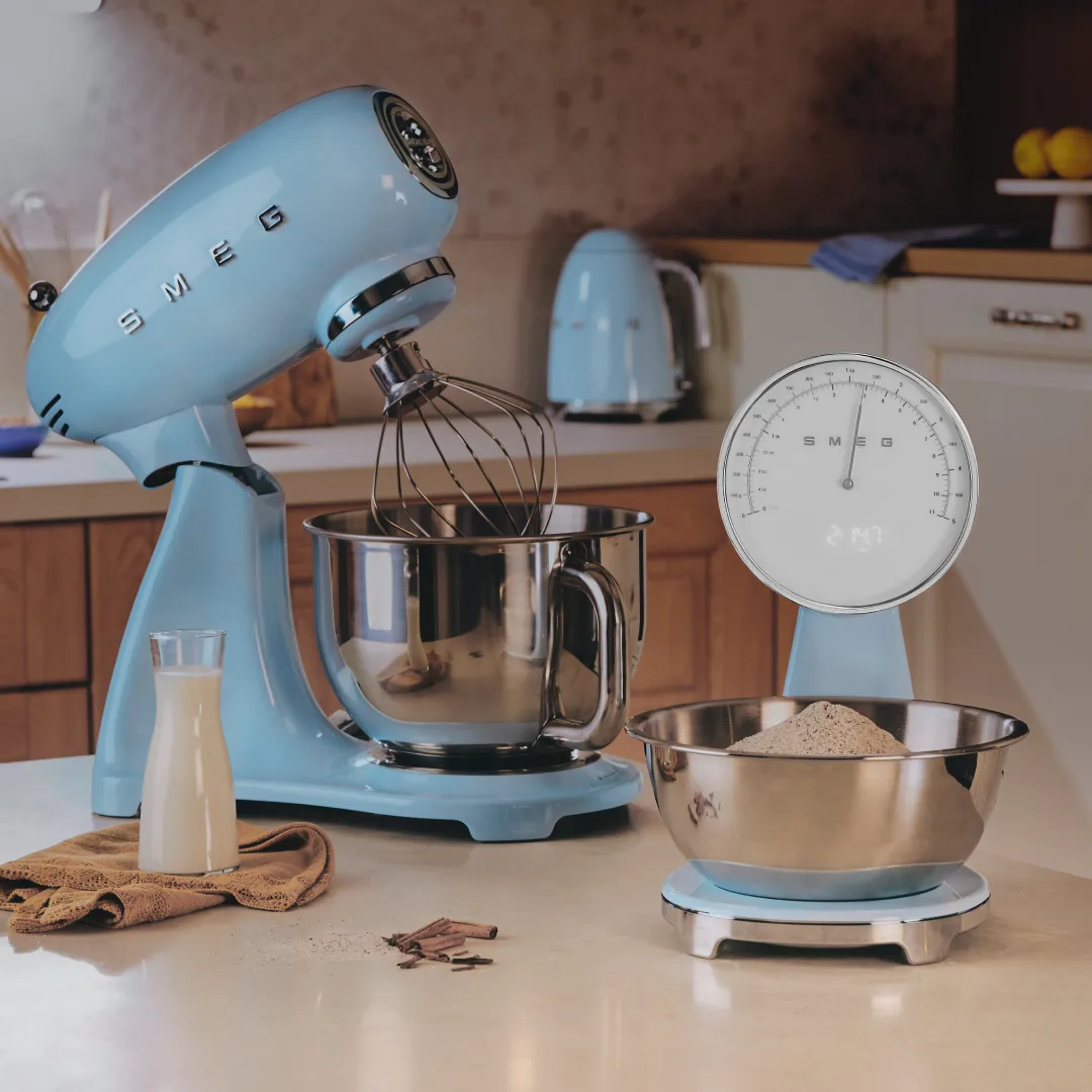 Smeg 50's Style analog kjøkkenvekt, Pastell blue Smeg