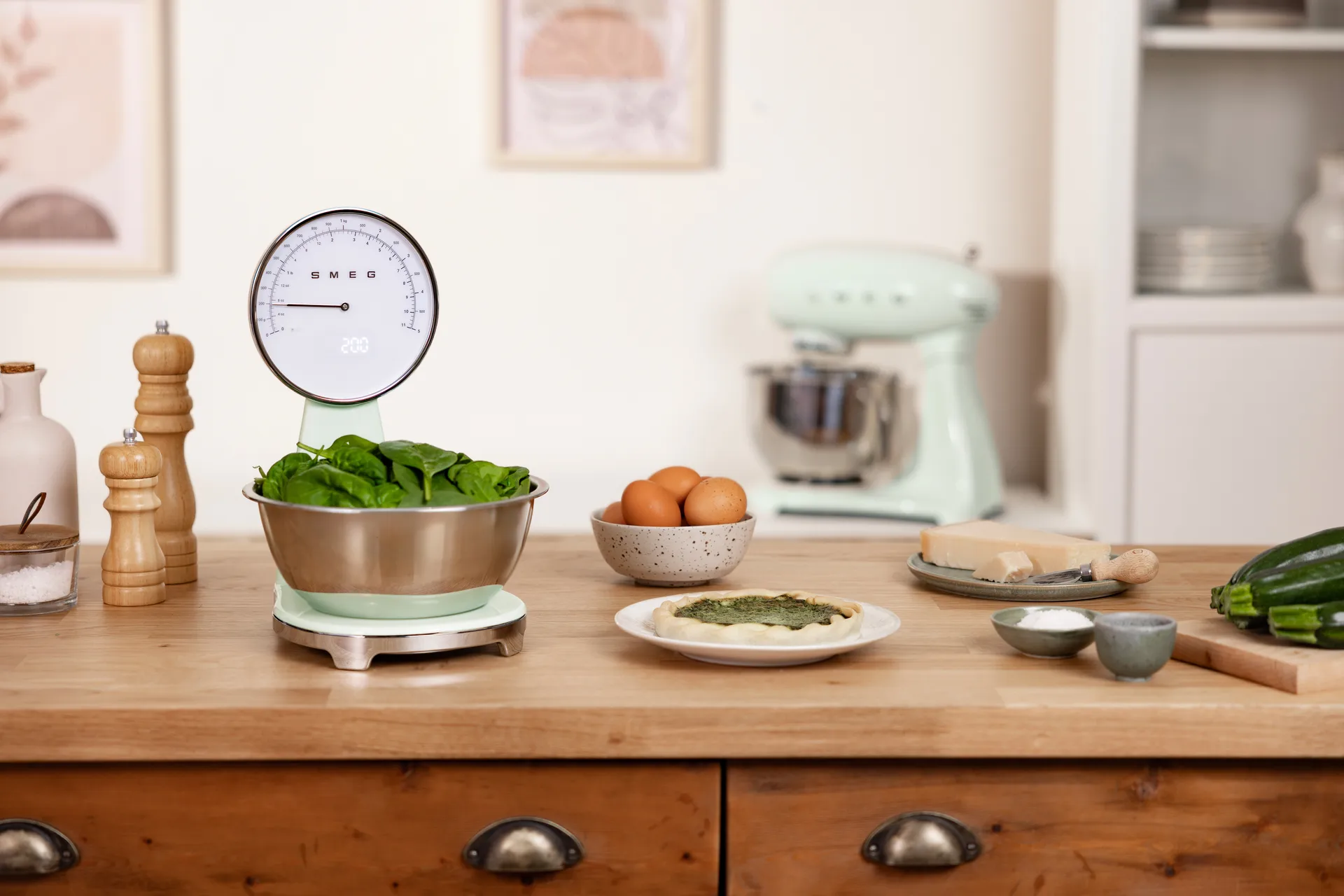 Smeg 50's Style analog kjøkkenvekt, Pastell green Smeg