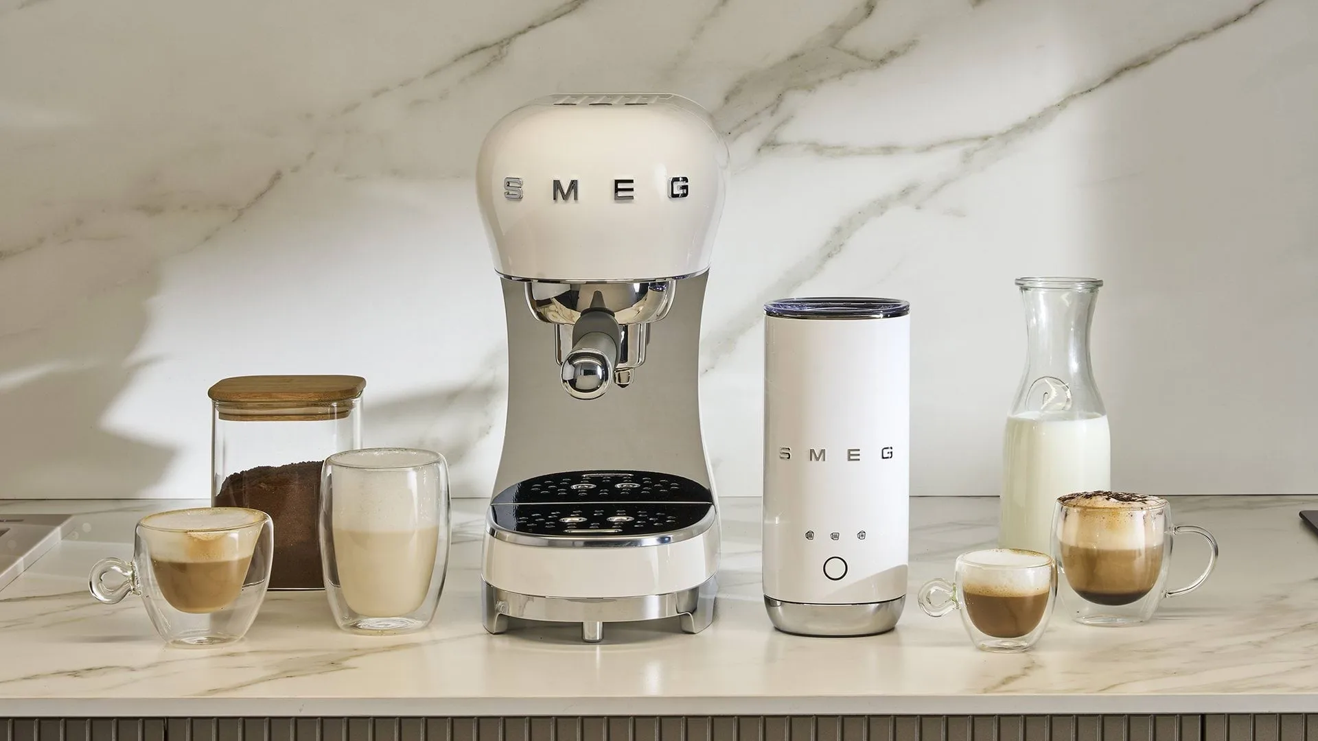 Smeg 50's Style espressomaskin med melkeskummer, Hvit Smeg