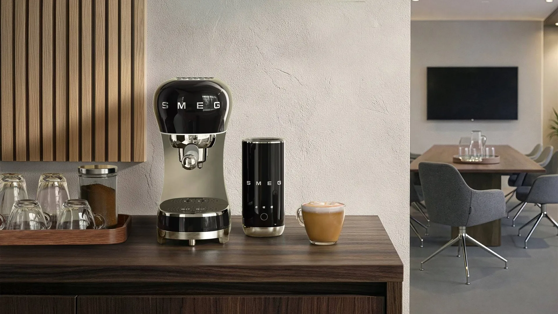 Smeg 50's Style espressomaskin med melkeskummer, Svart Smeg