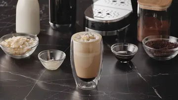 Smeg 50's Style espressomaskin med melkeskummer - Svart - Smeg