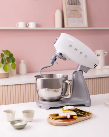 Smeg 50's Style kjøkkenmaskin 4,8 L - Hvit-sølv 800 W - Smeg