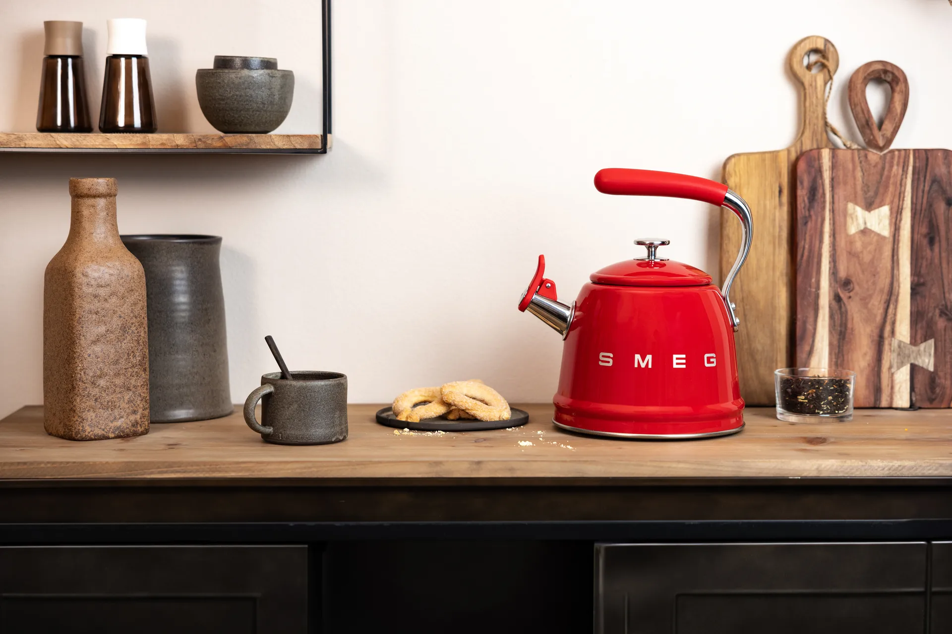 Smeg 50's Style Vannkoker med fløyte, Red Smeg