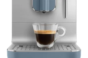 Smeg helautomatisk kaffemaskin med melkeskummer - Storm Blue - Smeg