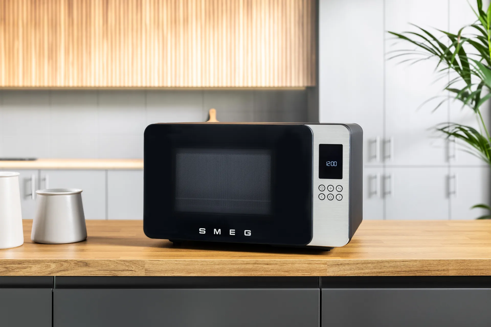 Smeg mikrobølgeovn, Svart Smeg