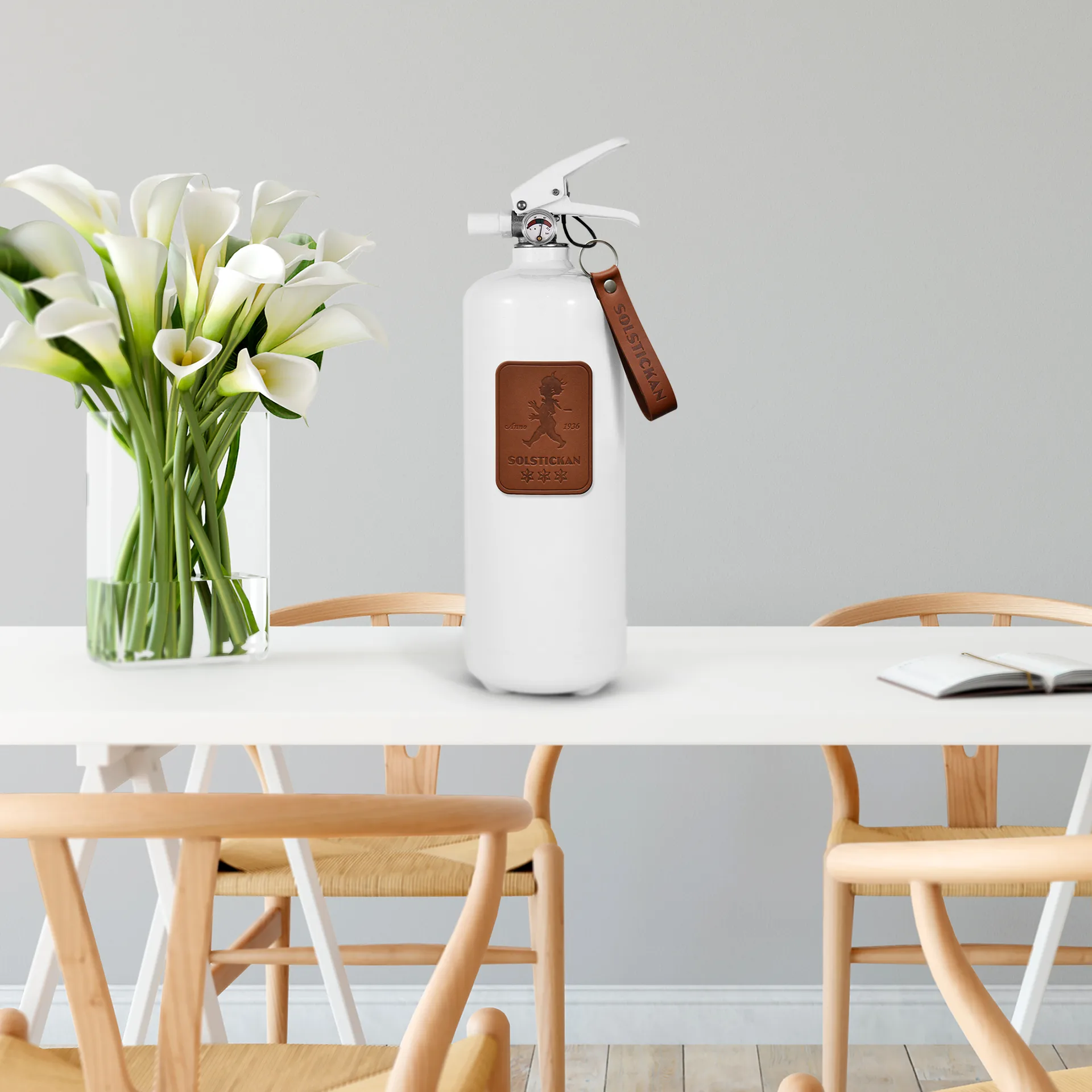 Solstickan brannslukker 2 kg, Mørkebrunt skinn Solstickan Design