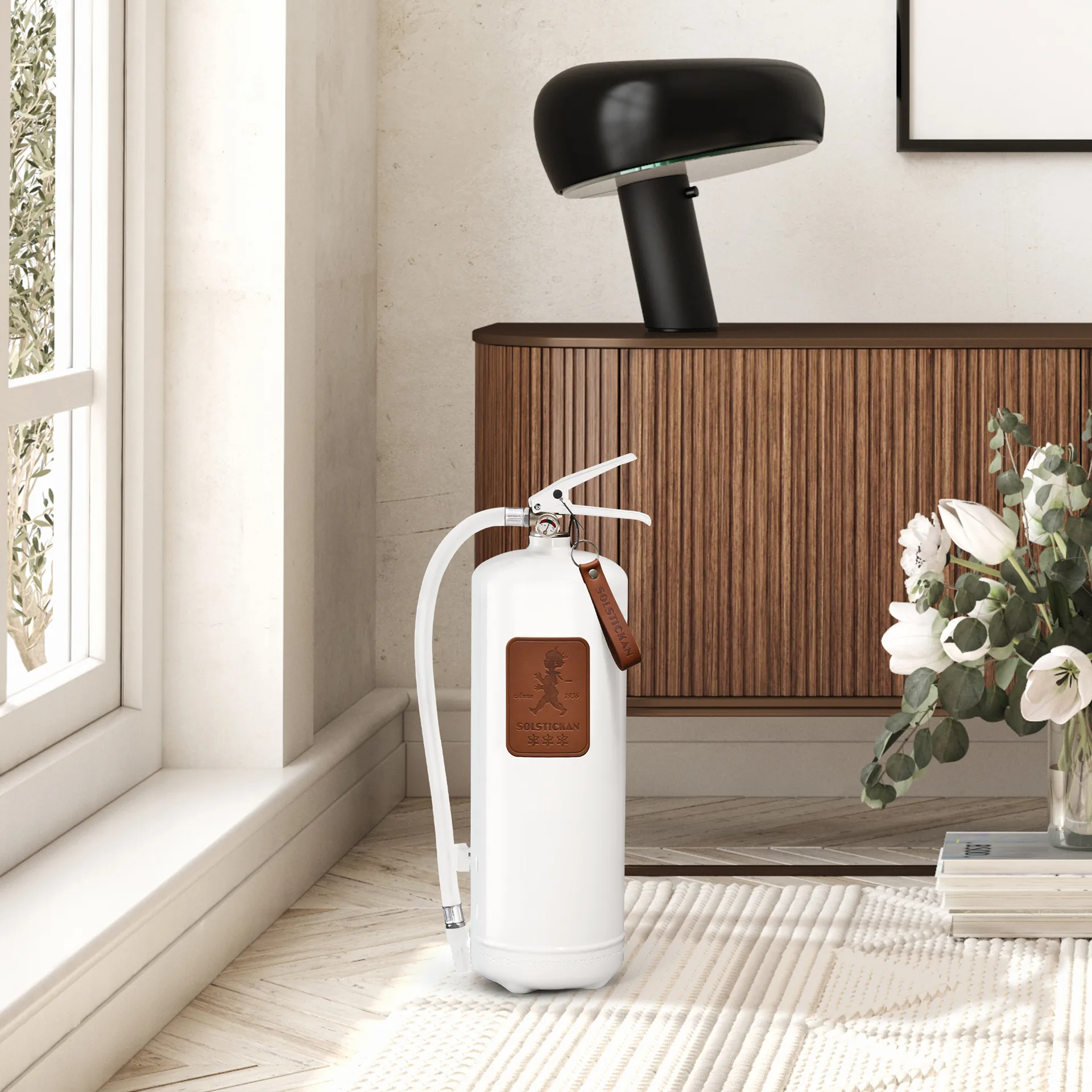 Solstickan brannslukker 6 kg, Hvit-mørkbrunt skinn Solstickan Design