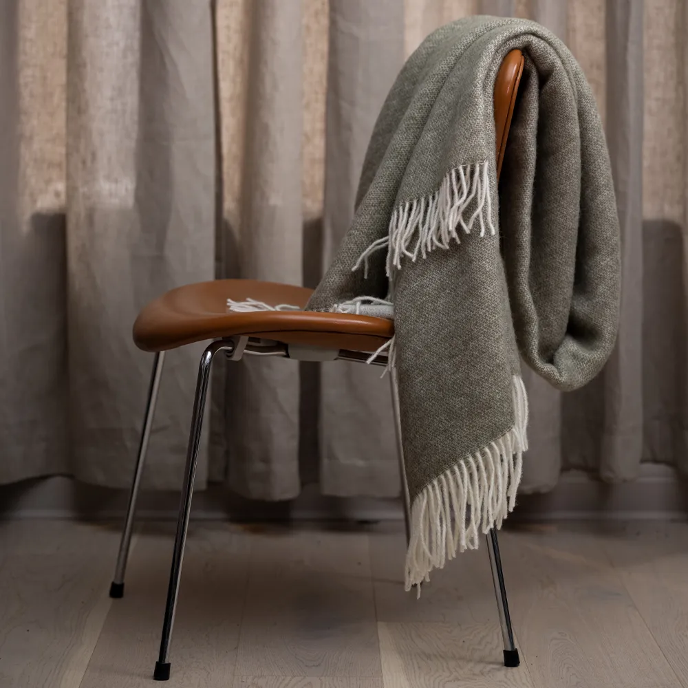 Wool pledd, Olive & off-white Stackelbergs