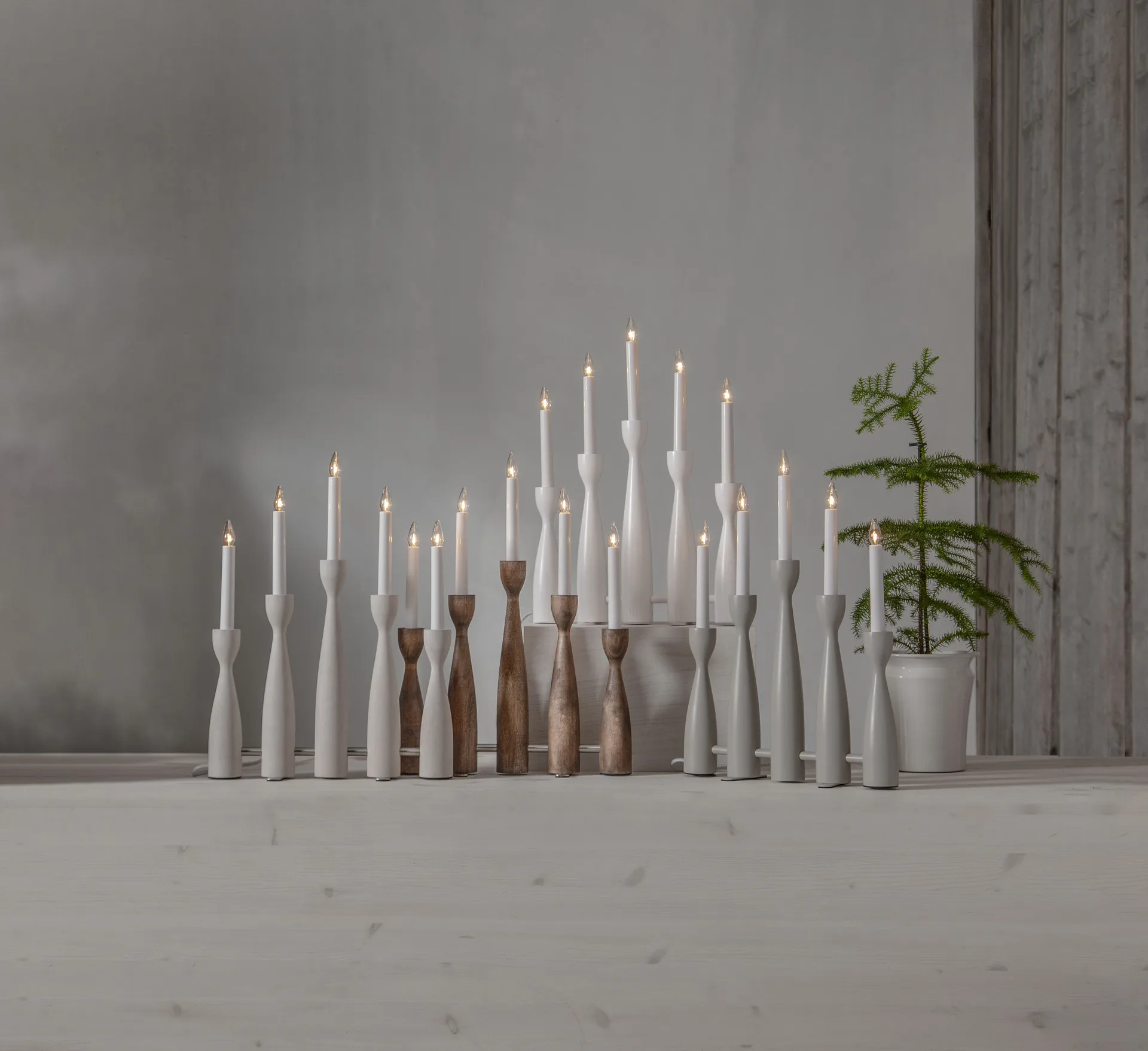 Midja 2.0 adventslysestake, Hvitbeiset Star Trading