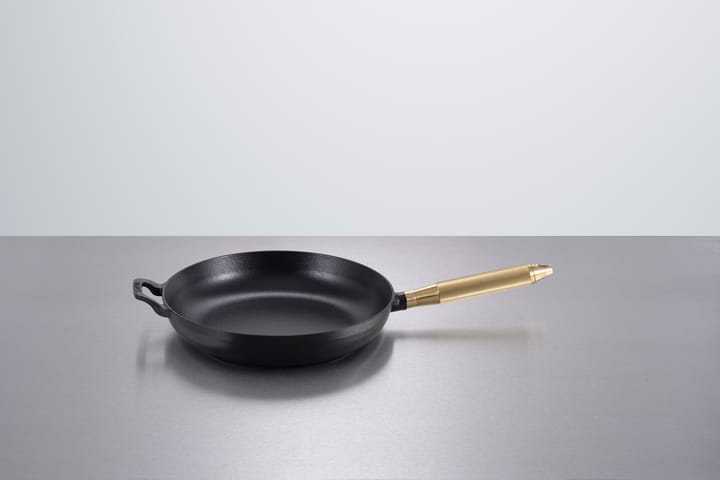 Buster & Punch stekepanne støpejern svart Ø28 cm, Messinghåndtak STAUB