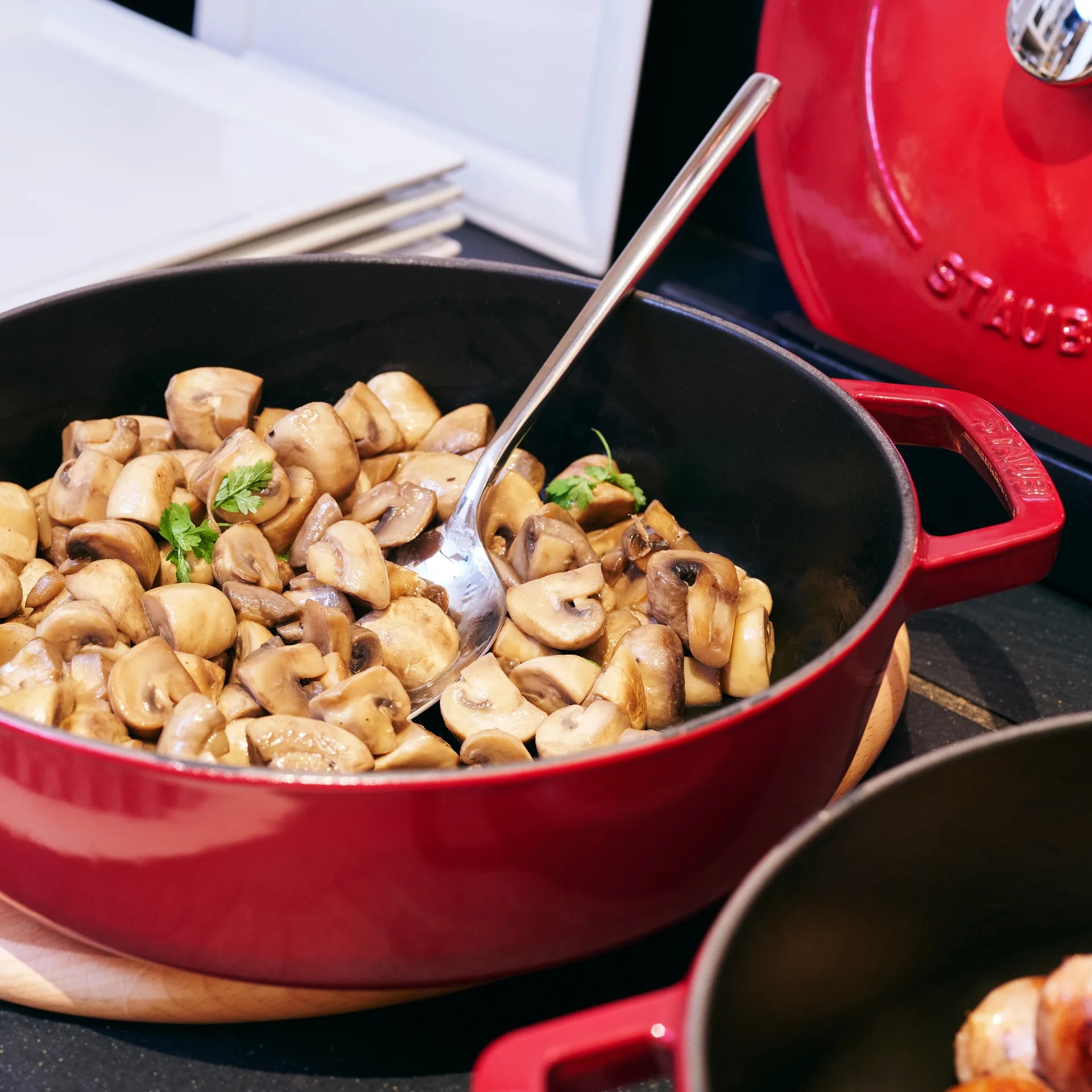 Chistera kasserolle Ø28 cm 3,7 L, Rød STAUB