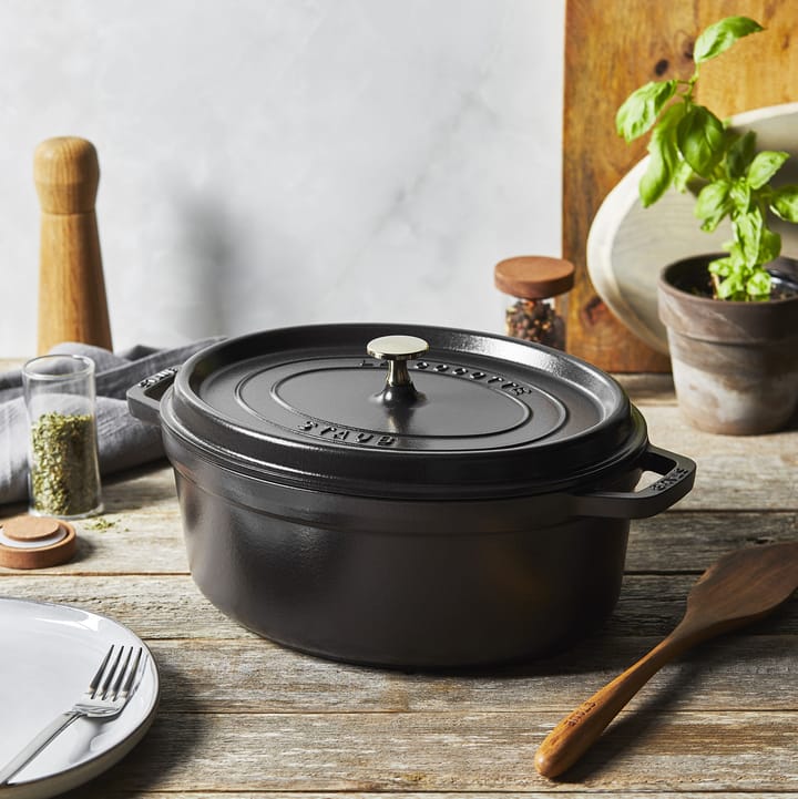 Staub La Cocotte oval gryte støpejern 2,35 L, Svart STAUB