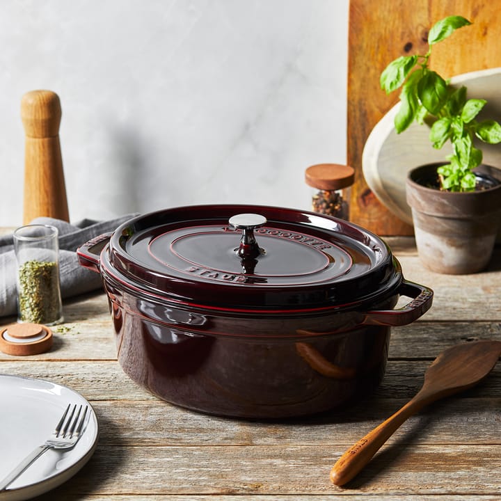 Staub La Cocotte oval gryte støpejern 5,5 L, Grenadinerød STAUB