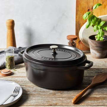 Staub oval gryte av støpejern 4,2 l - svart - STAUB