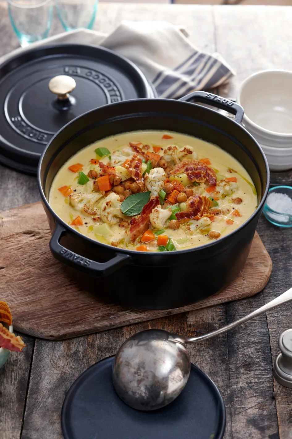 Staub rund gryte av støpejern 6,7 l, svart STAUB