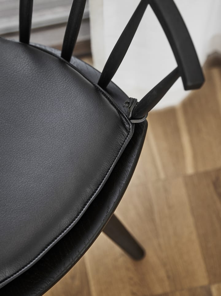 Arka stolpute elmotique, Black Stolab
