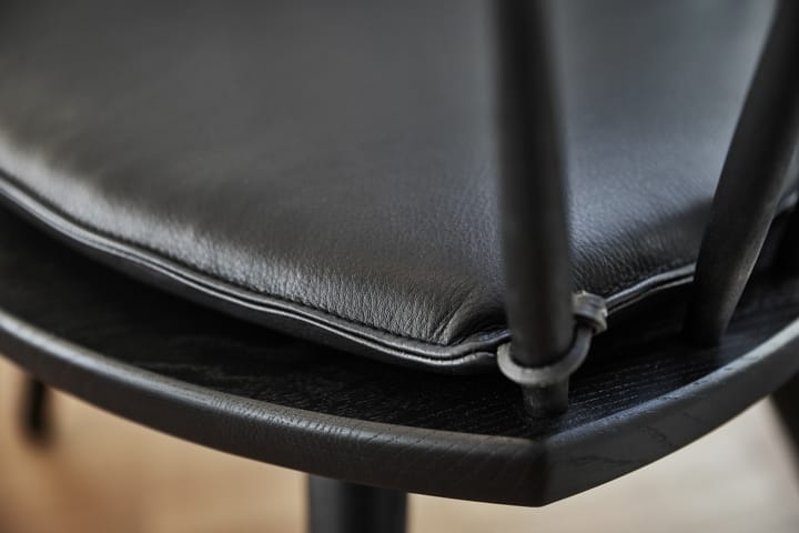 Arka stolpute elmotique, Black Stolab