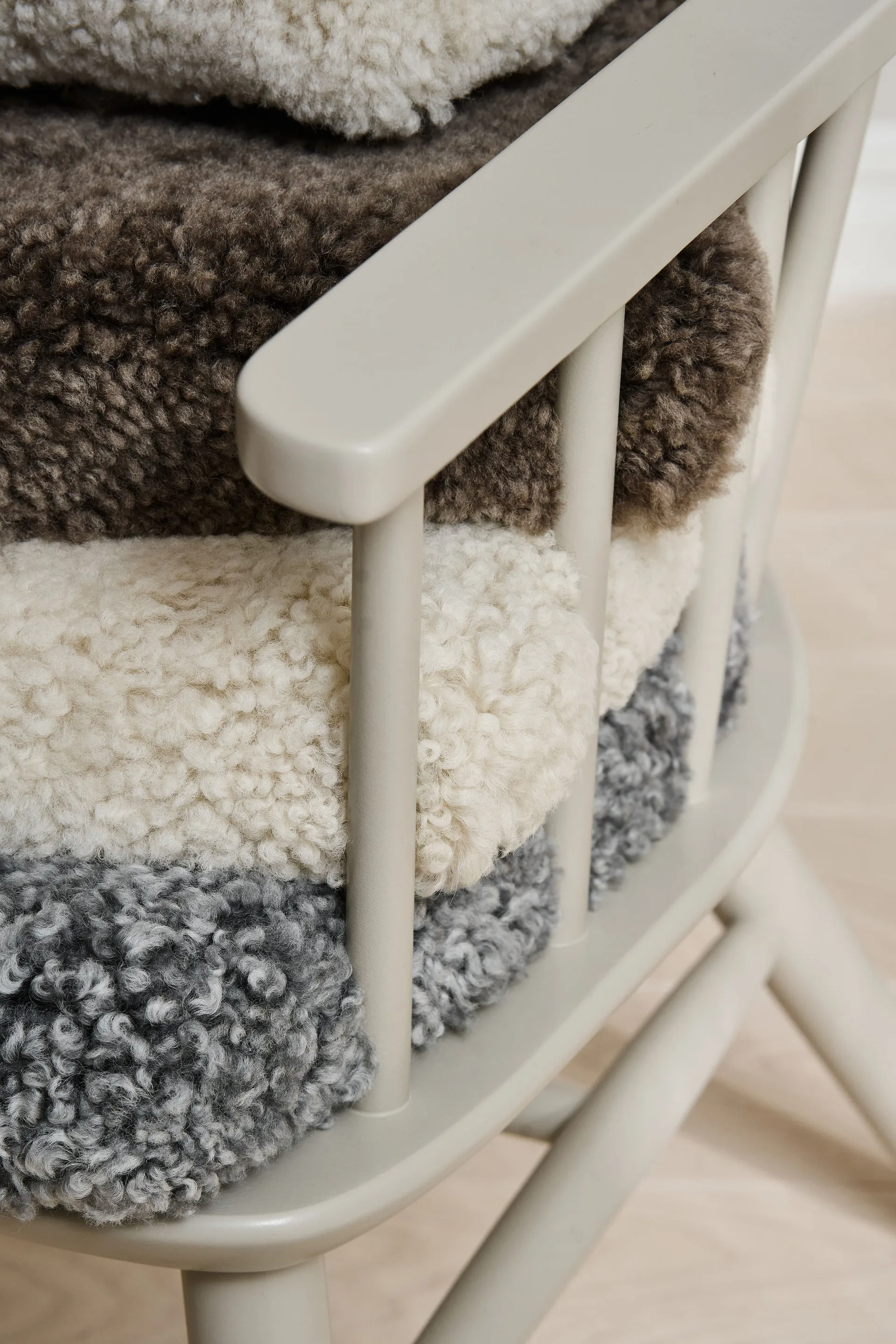 Henriette lenestol pute&nakkepute Dimma-Moonlight Stolab