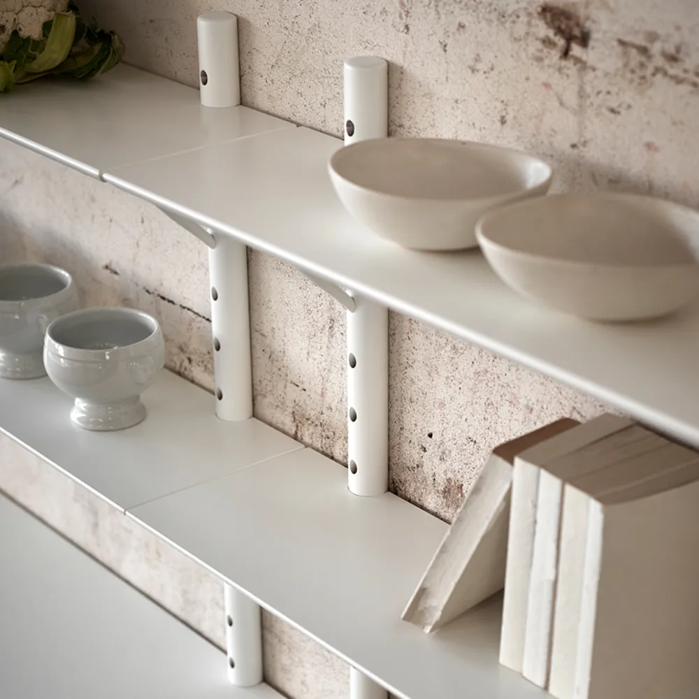 Ikon vegghylle, Bjørk hvitoljet, dyp 28 cm Stolab