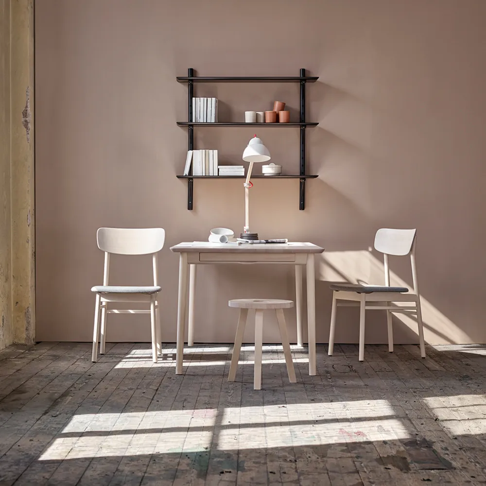 Ikon vegghylle, Bjørk hvitoljet, dyp 28 cm Stolab